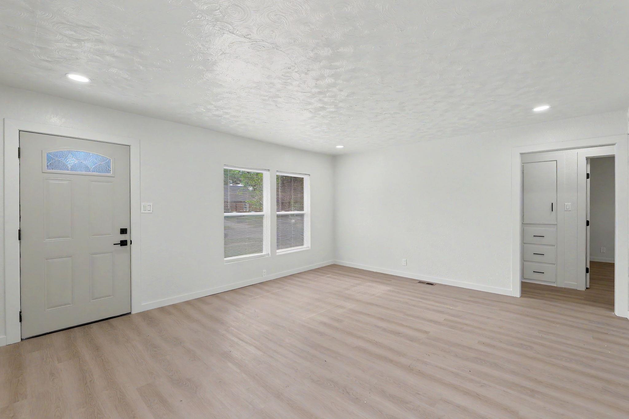 1937 N Piatt Ave Property Photo 3
