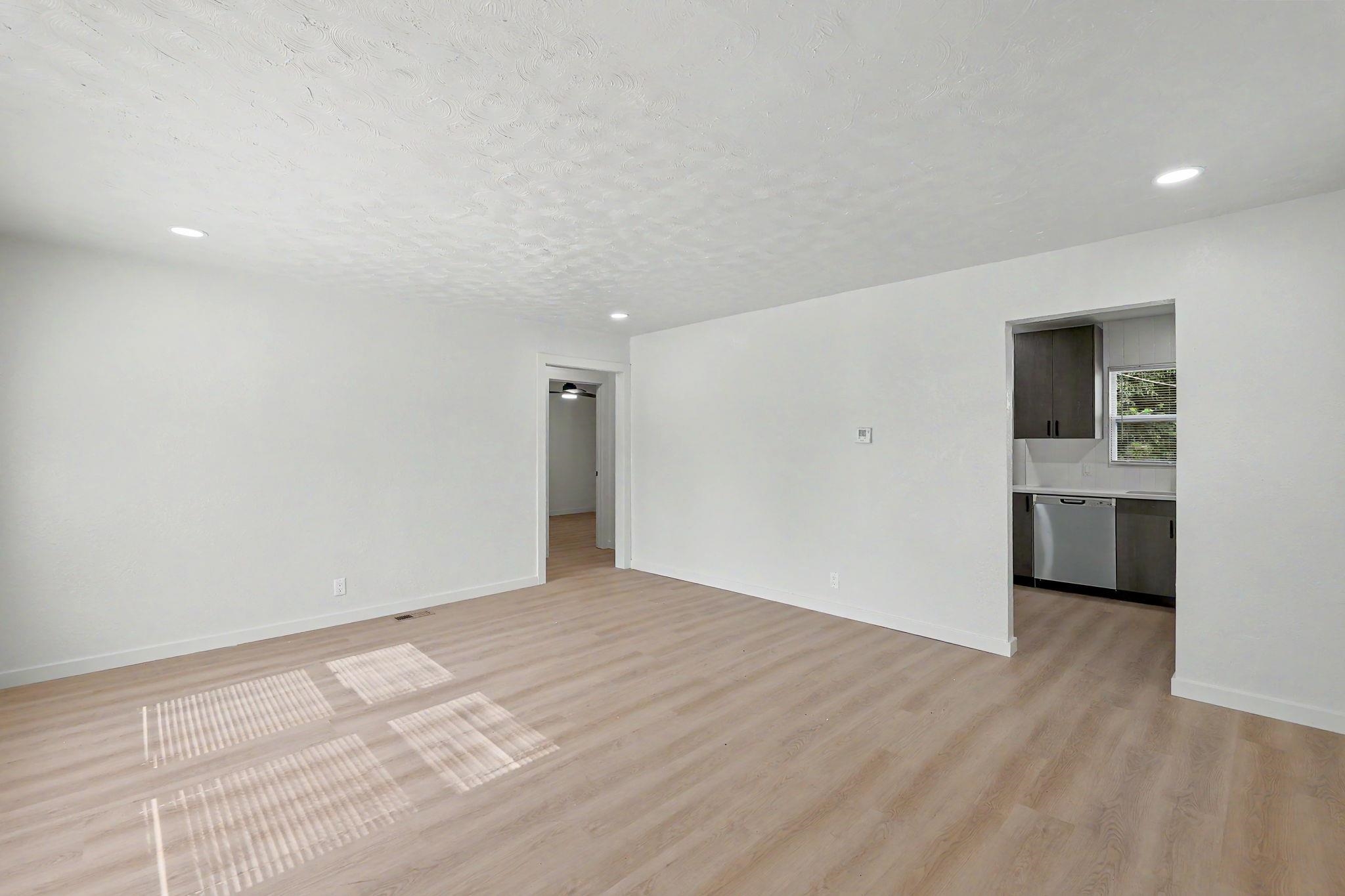 1937 N Piatt Ave Property Photo 4