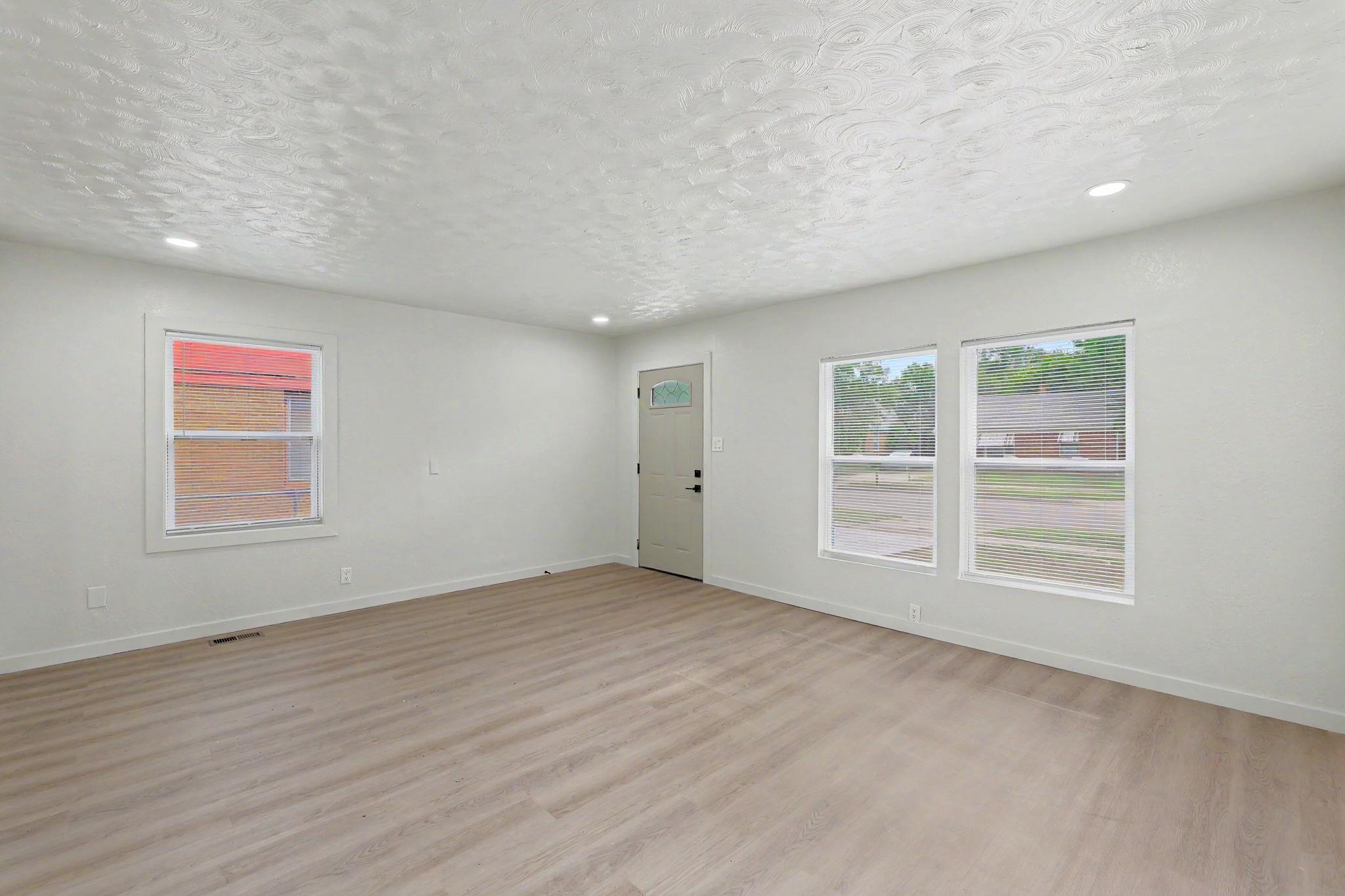 1937 N Piatt Ave Property Photo 5