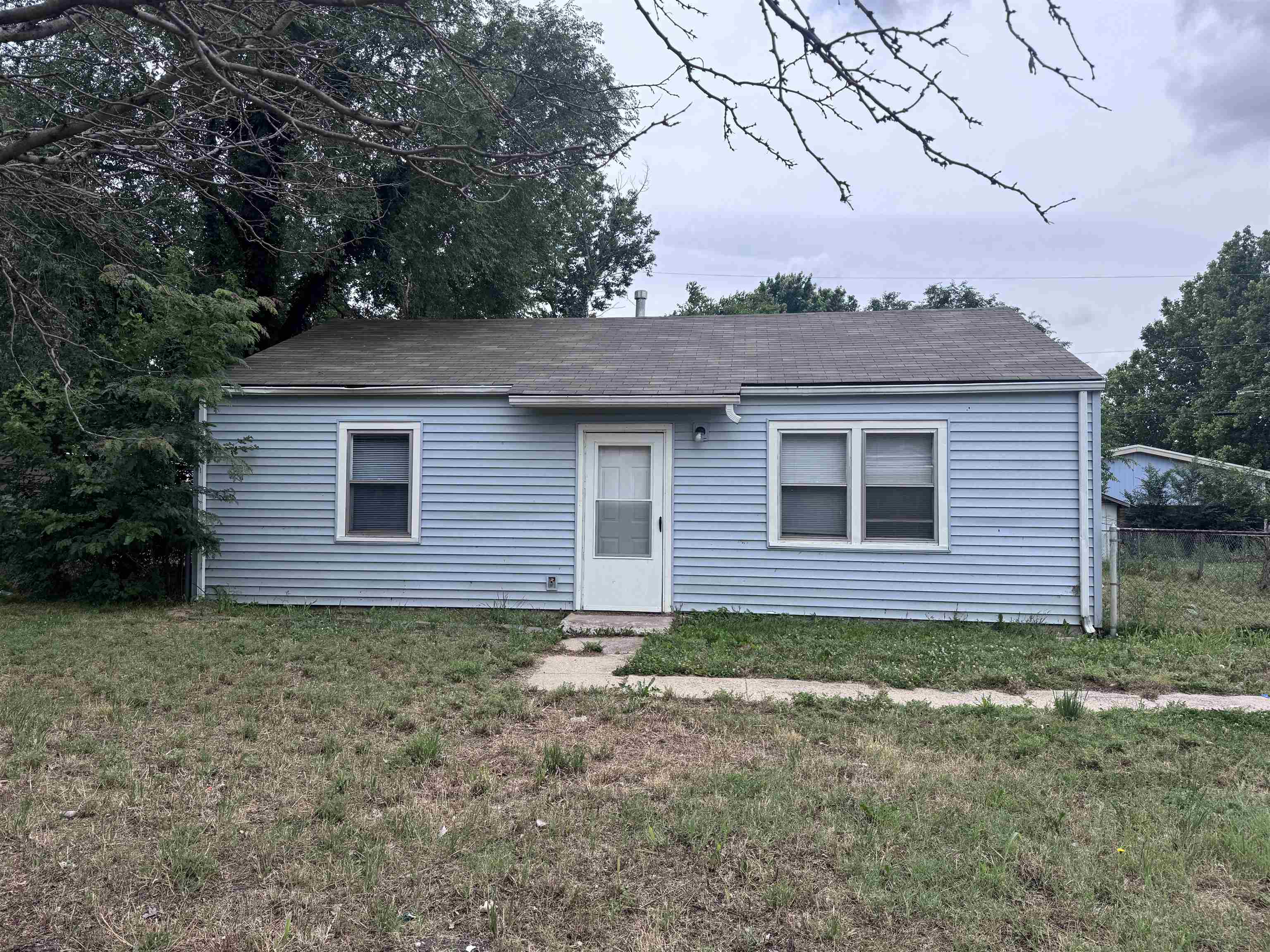 2929 E Idlewild Dr. Property Photo 1