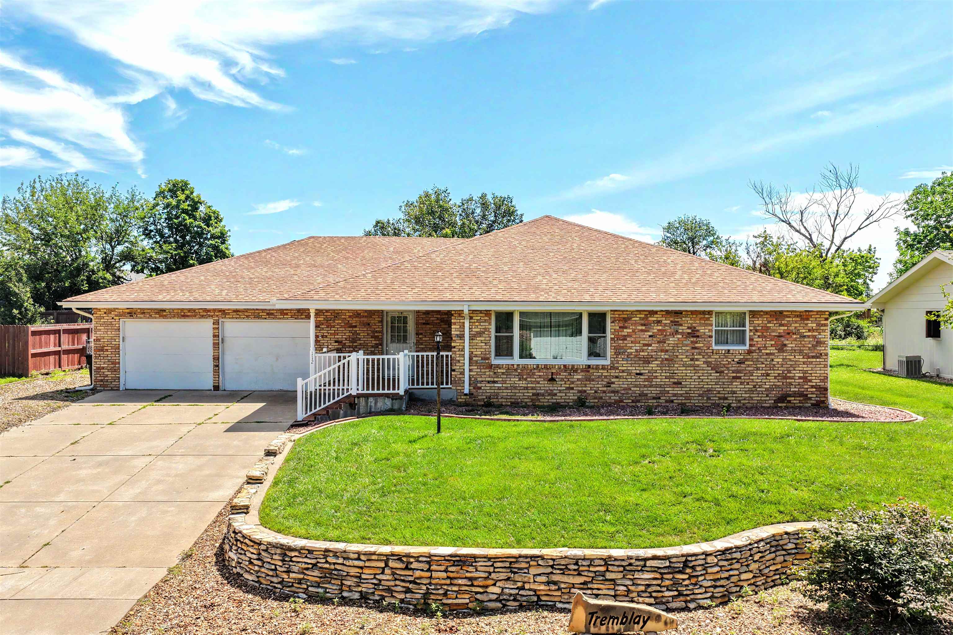 112 N Douglas Dr. Property Photo 1
