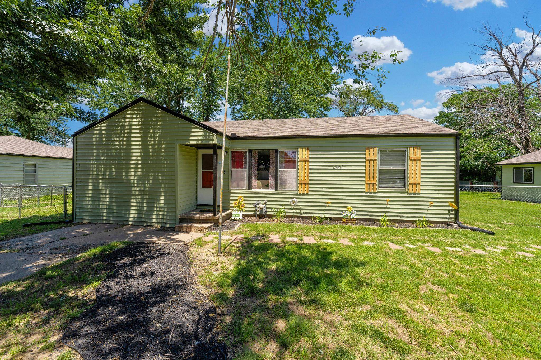 542 W Sunrise Dr Property Photo 2