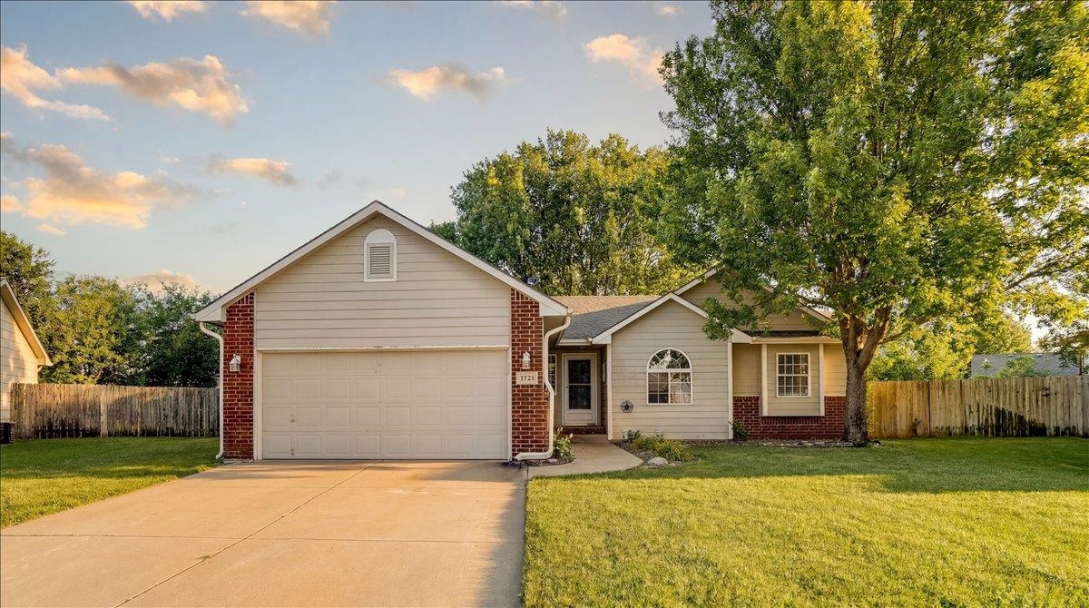 2721 N Stoney Point Ct Property Photo 1