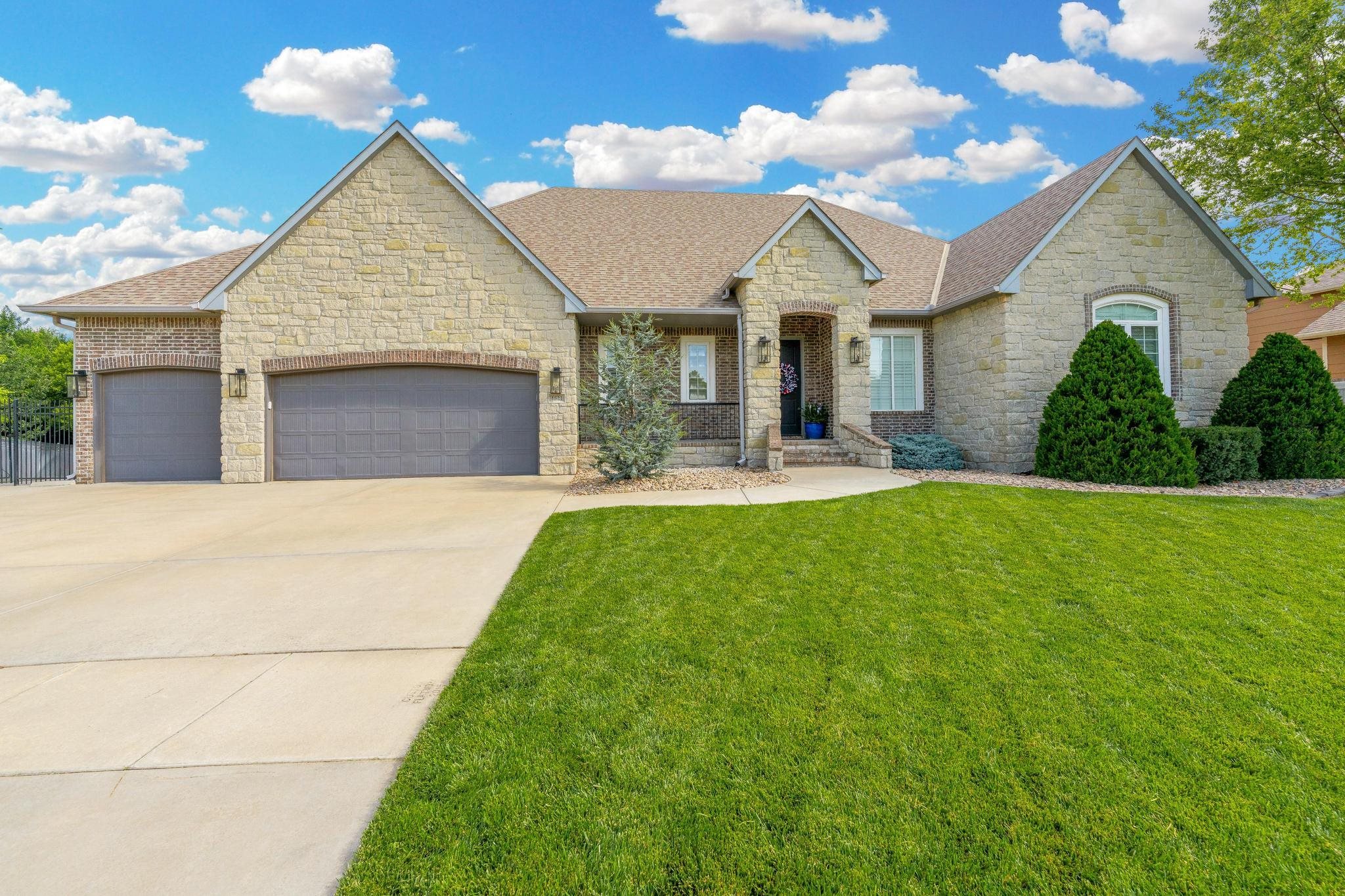 1521 N Obsidian Ct Property Photo 1