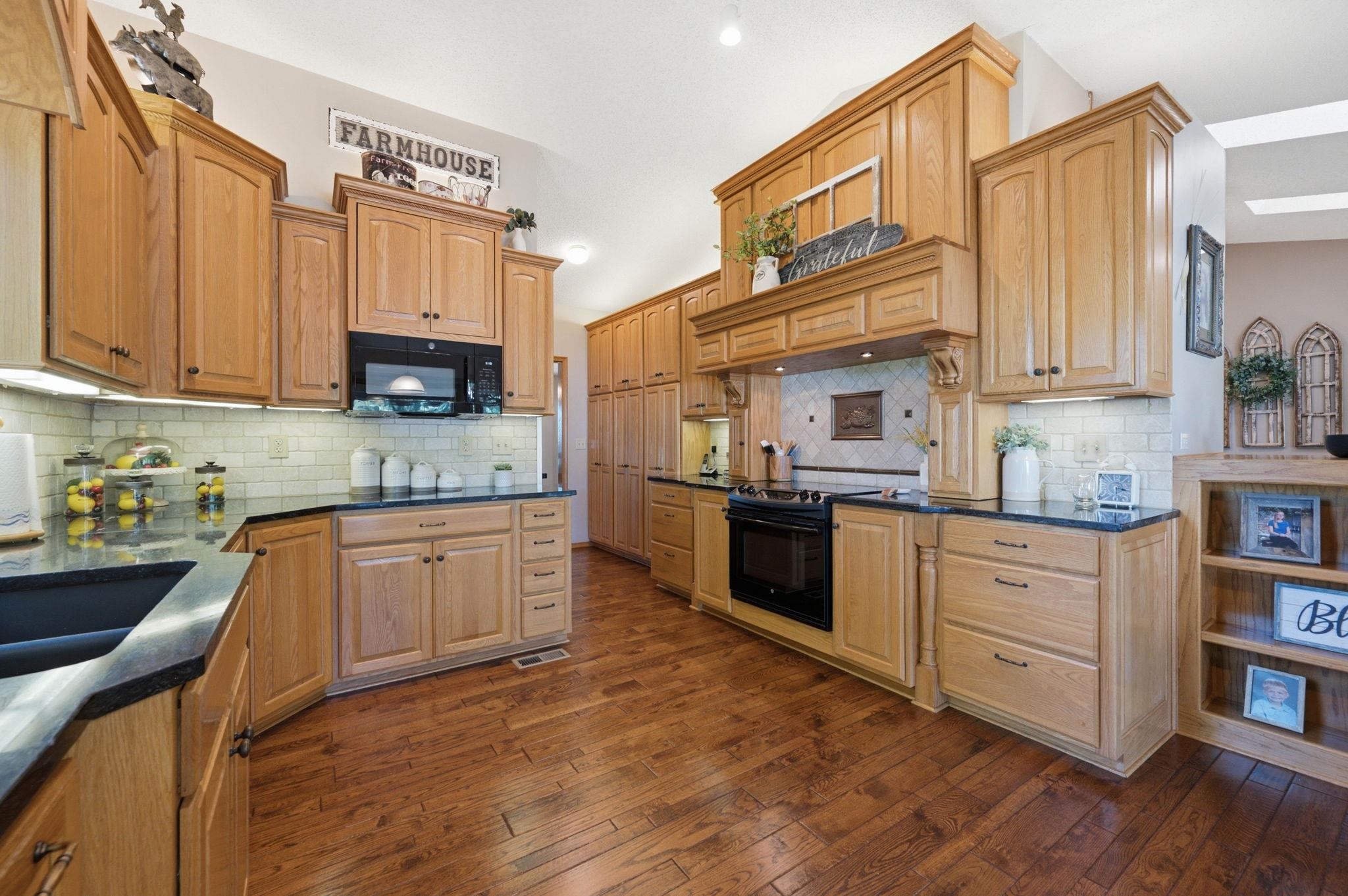 2327 N Forestview Property Photo 12