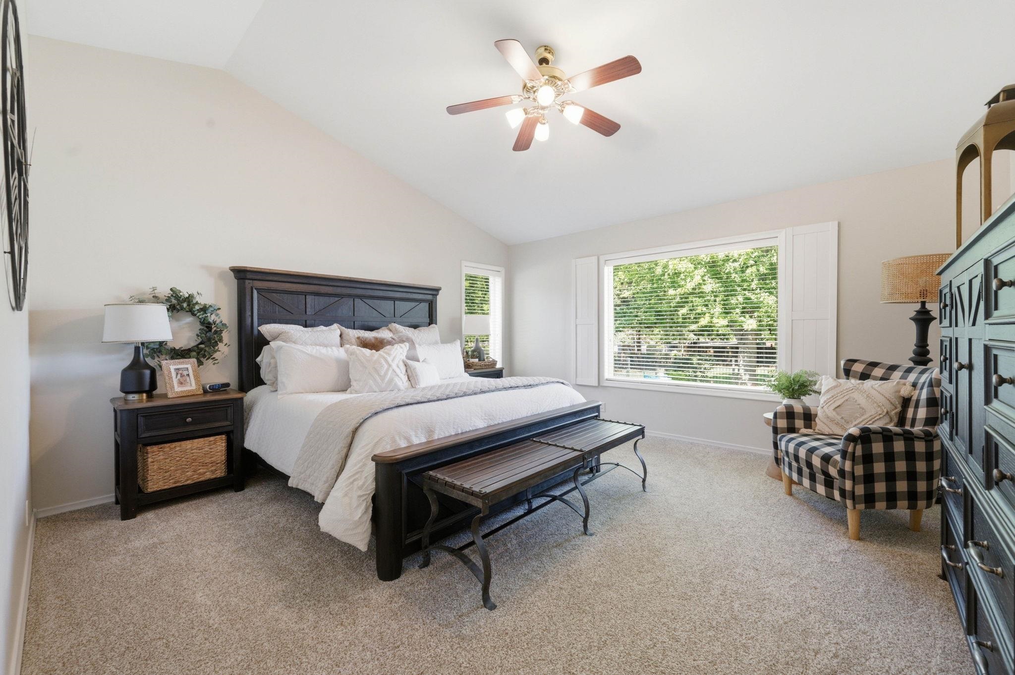 2327 N Forestview Property Photo 15