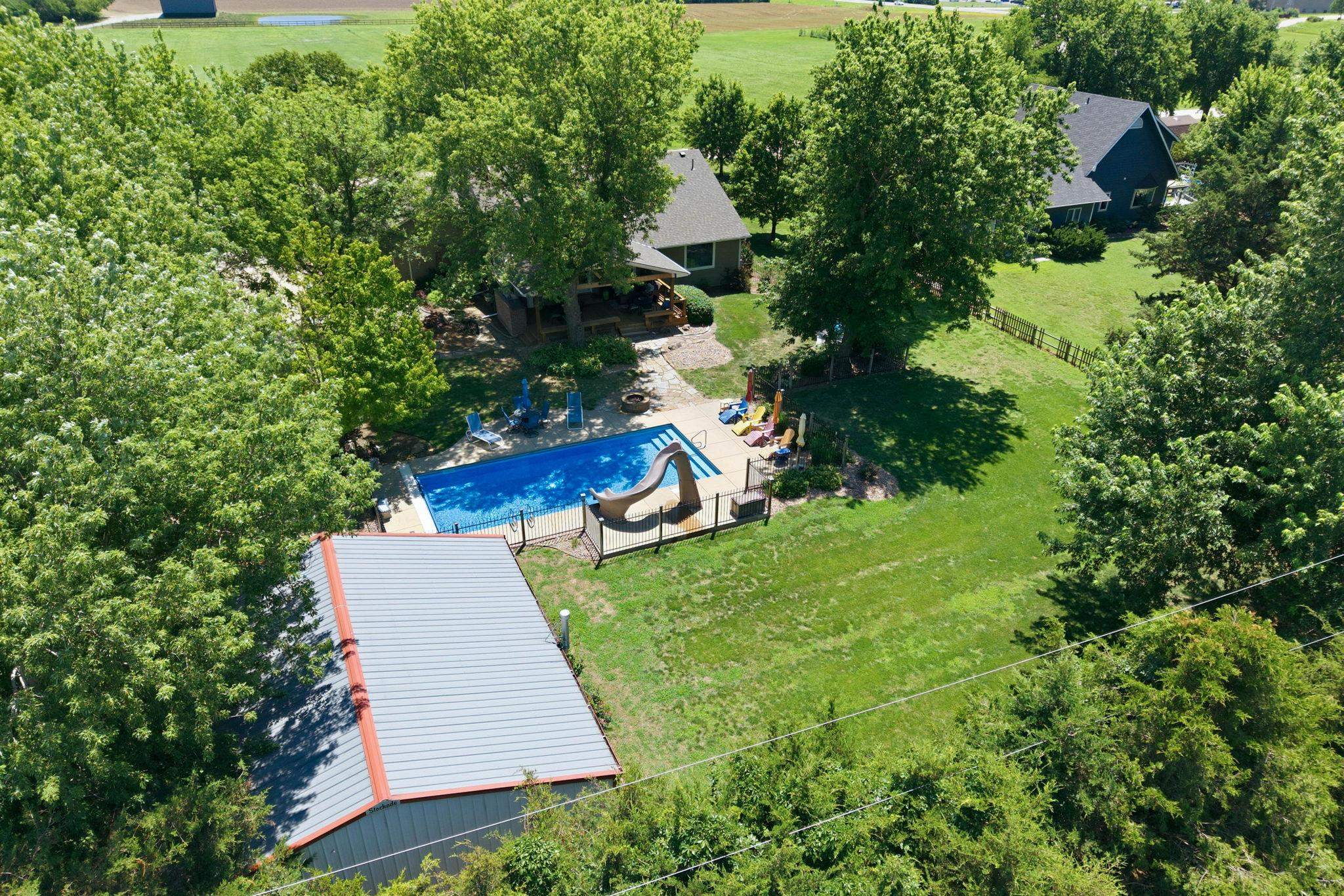 2327 N Forestview Property Photo 31