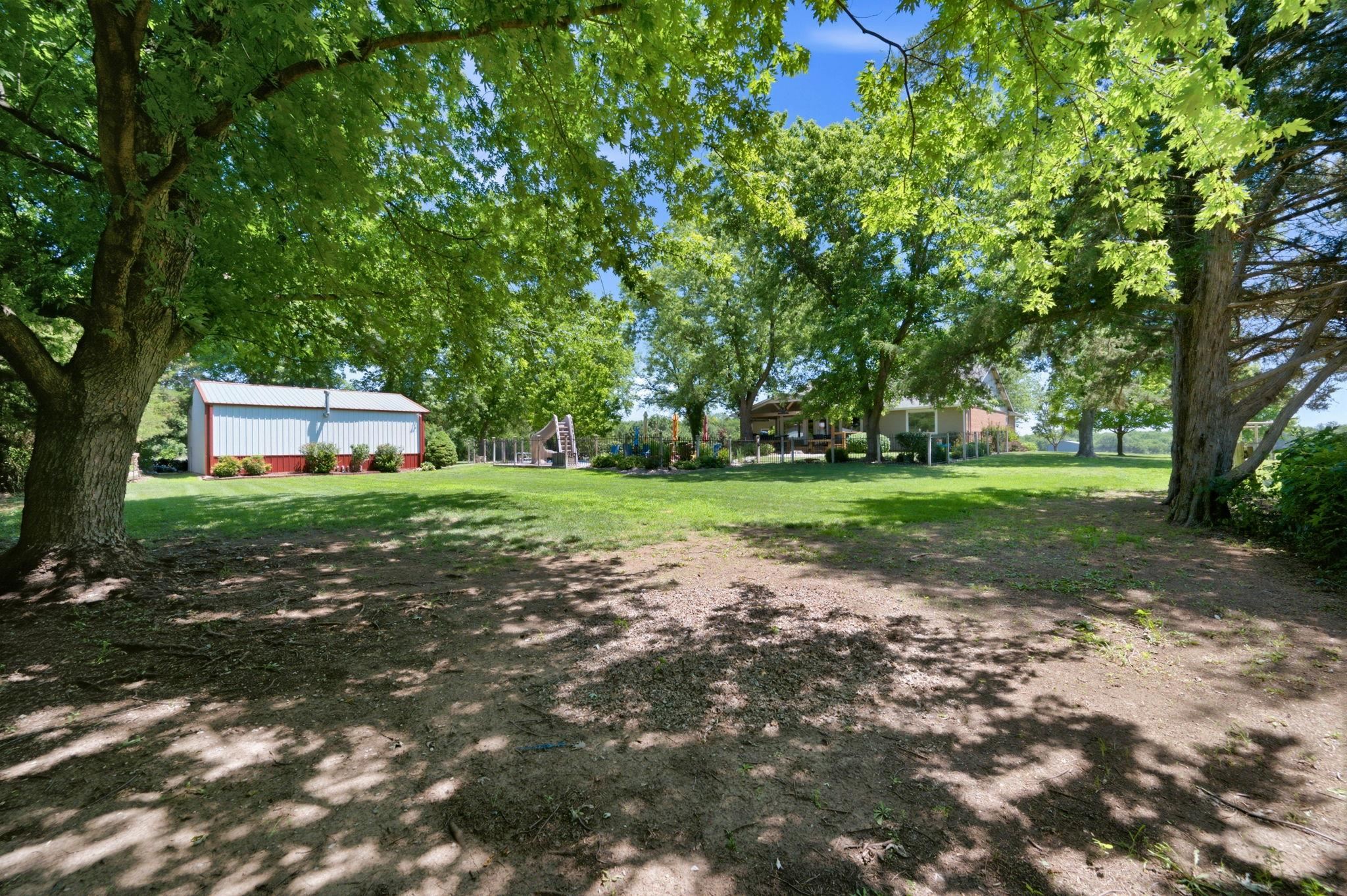 2327 N Forestview Property Photo 34