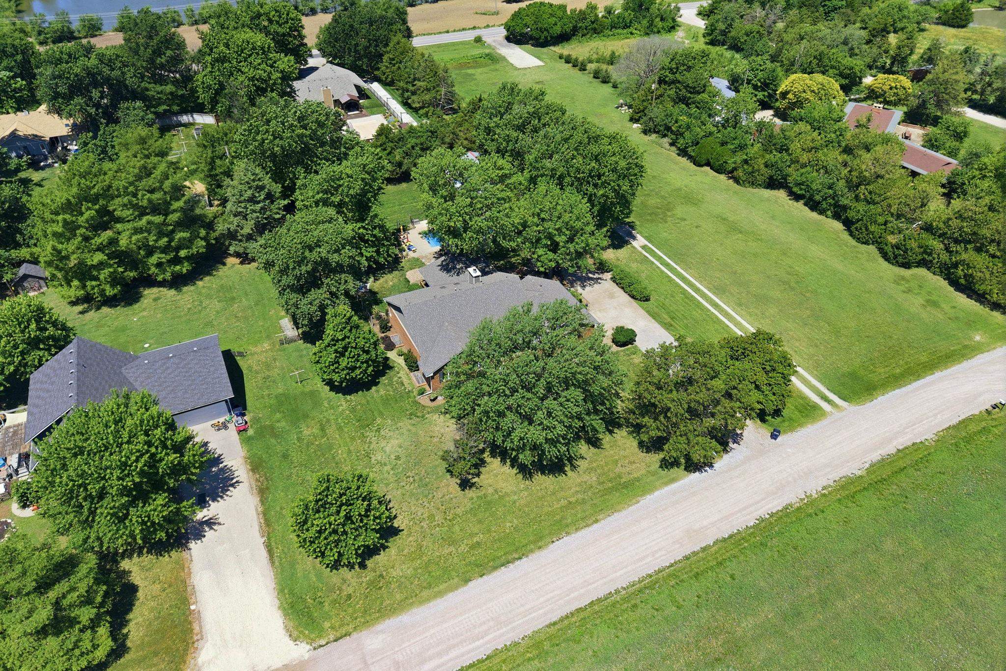 2327 N Forestview Property Photo 35