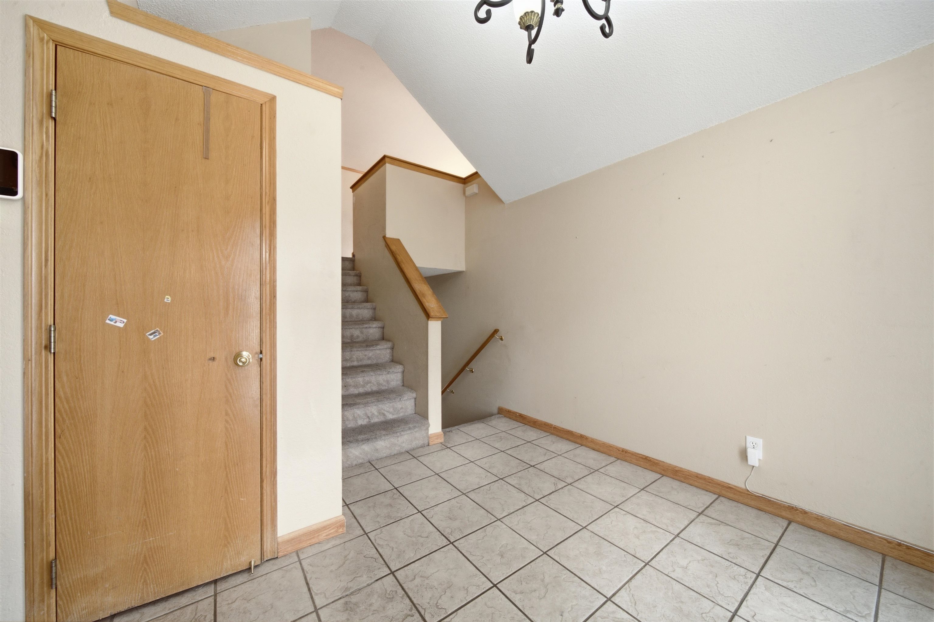 1942 S Chateau St Property Photo 4