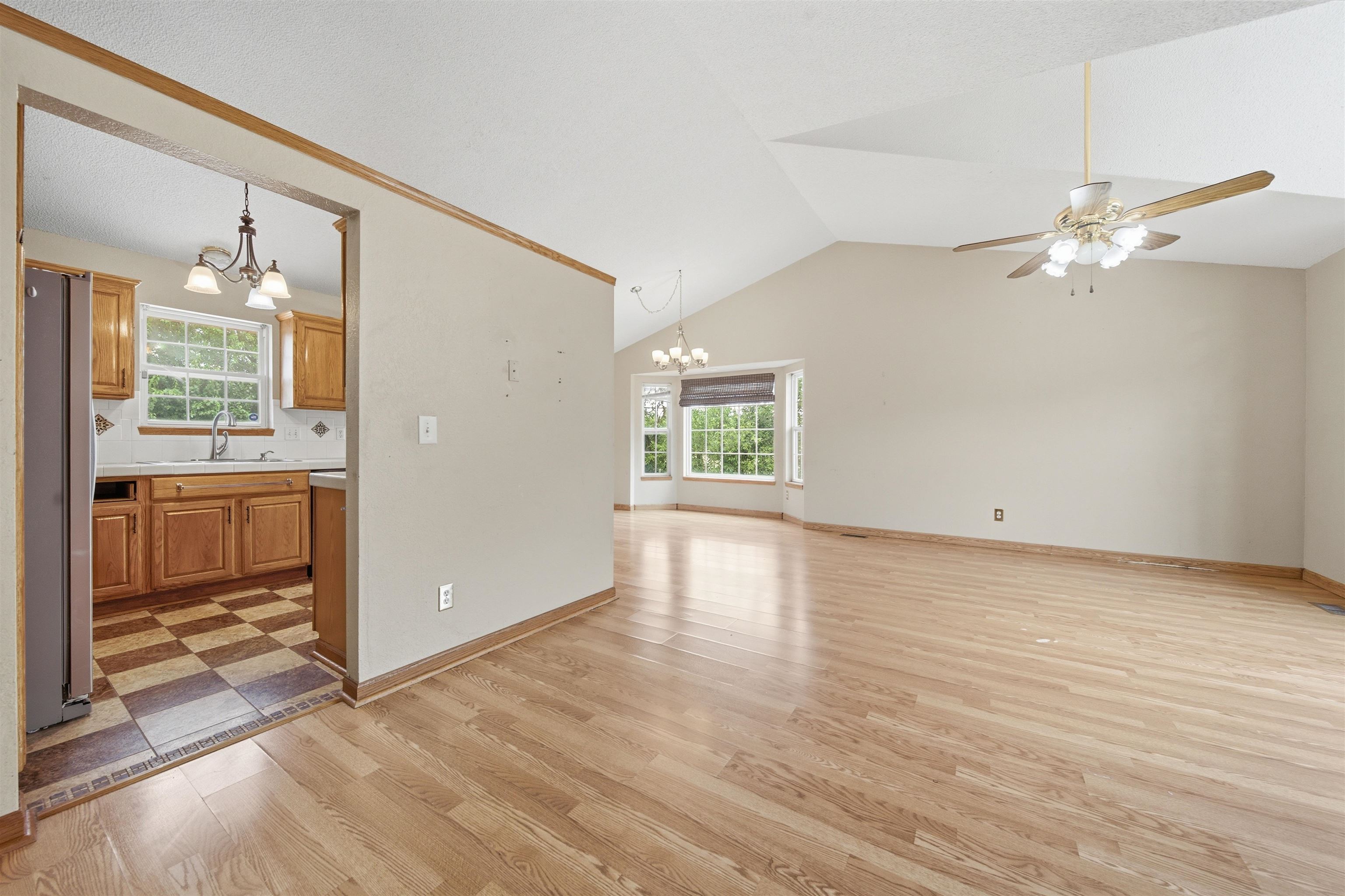 1942 S Chateau St Property Photo 5
