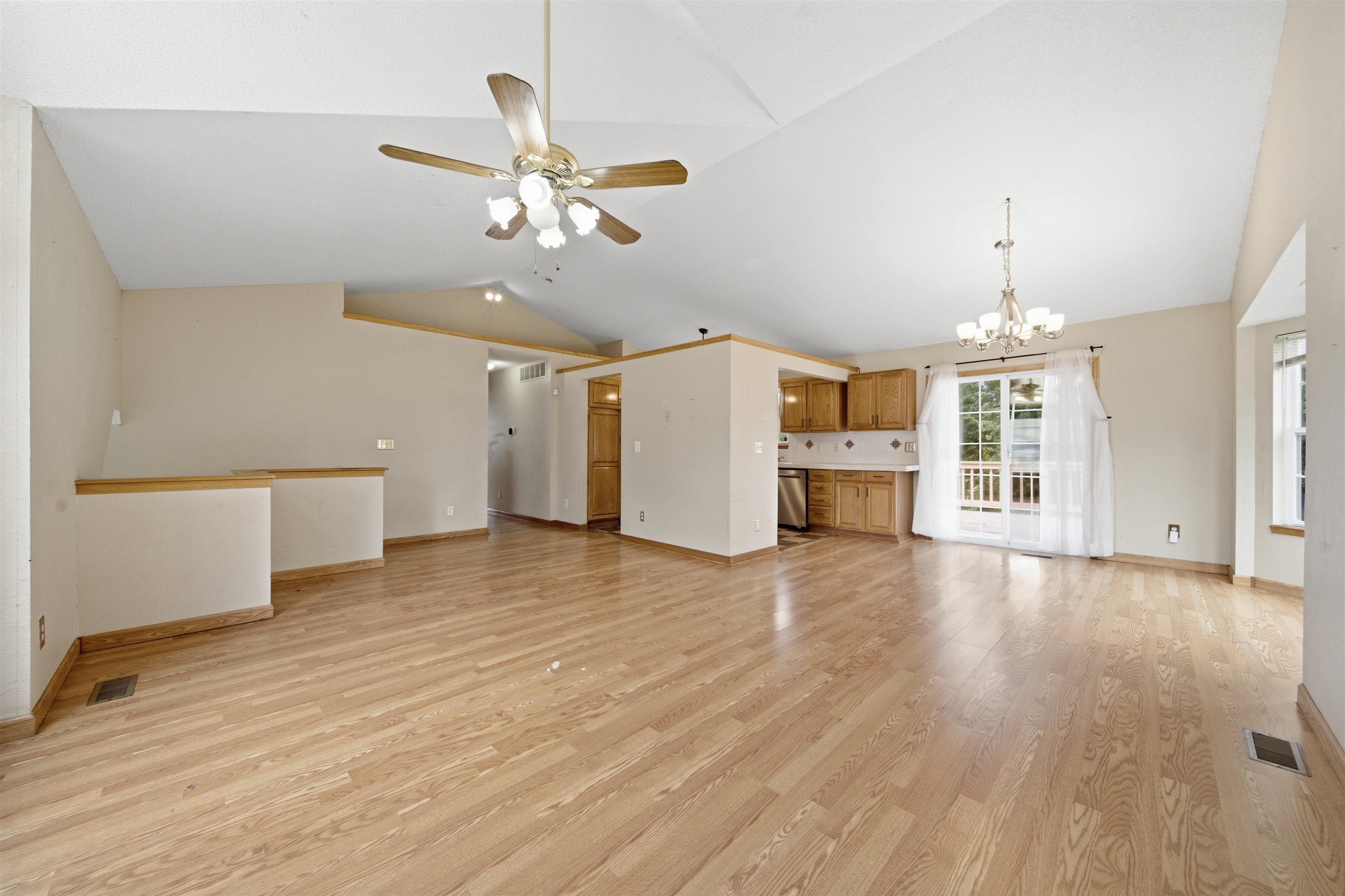 1942 S Chateau St Property Photo 6
