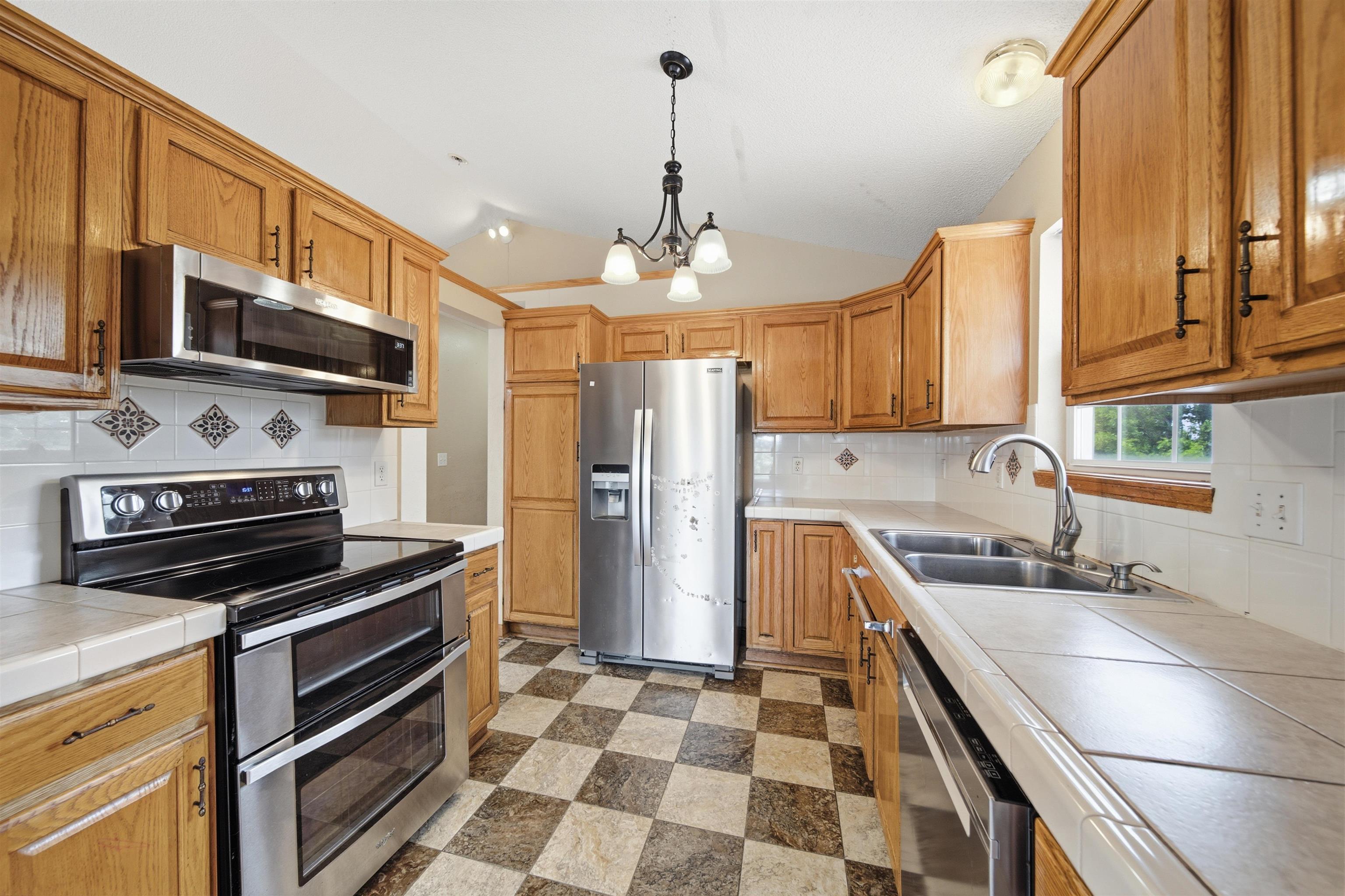 1942 S Chateau St Property Photo 8