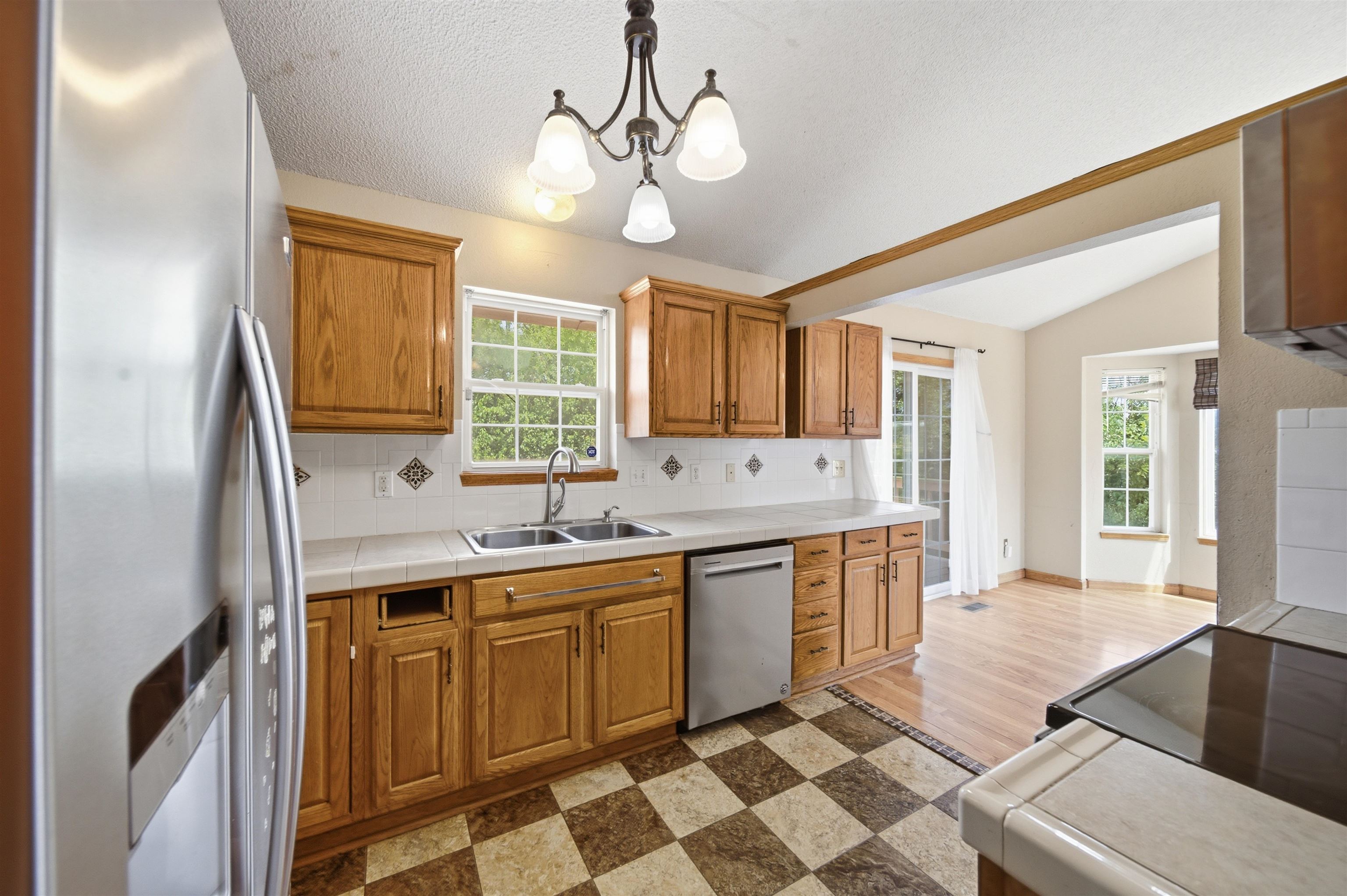 1942 S Chateau St Property Photo 9