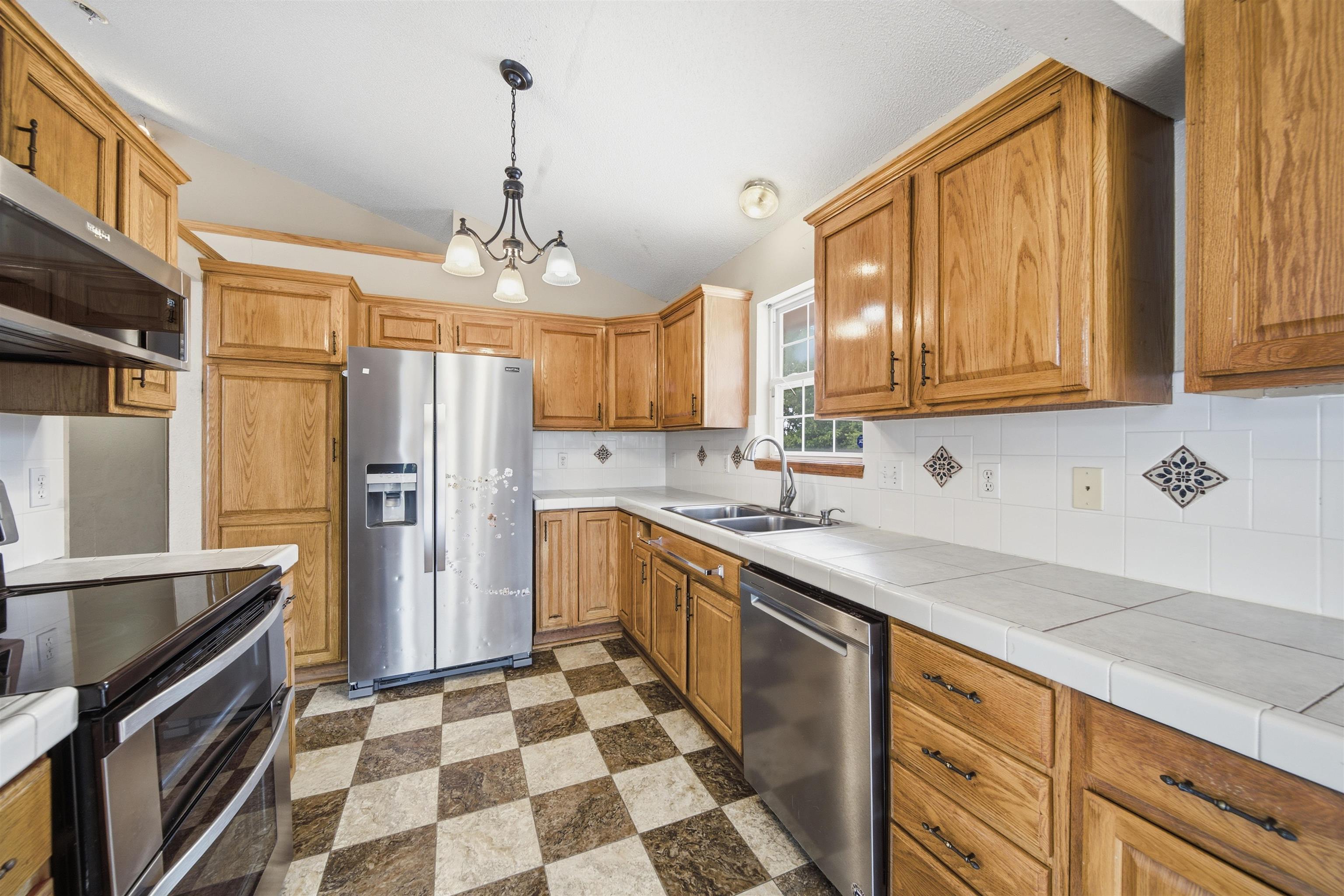 1942 S Chateau St Property Photo 10
