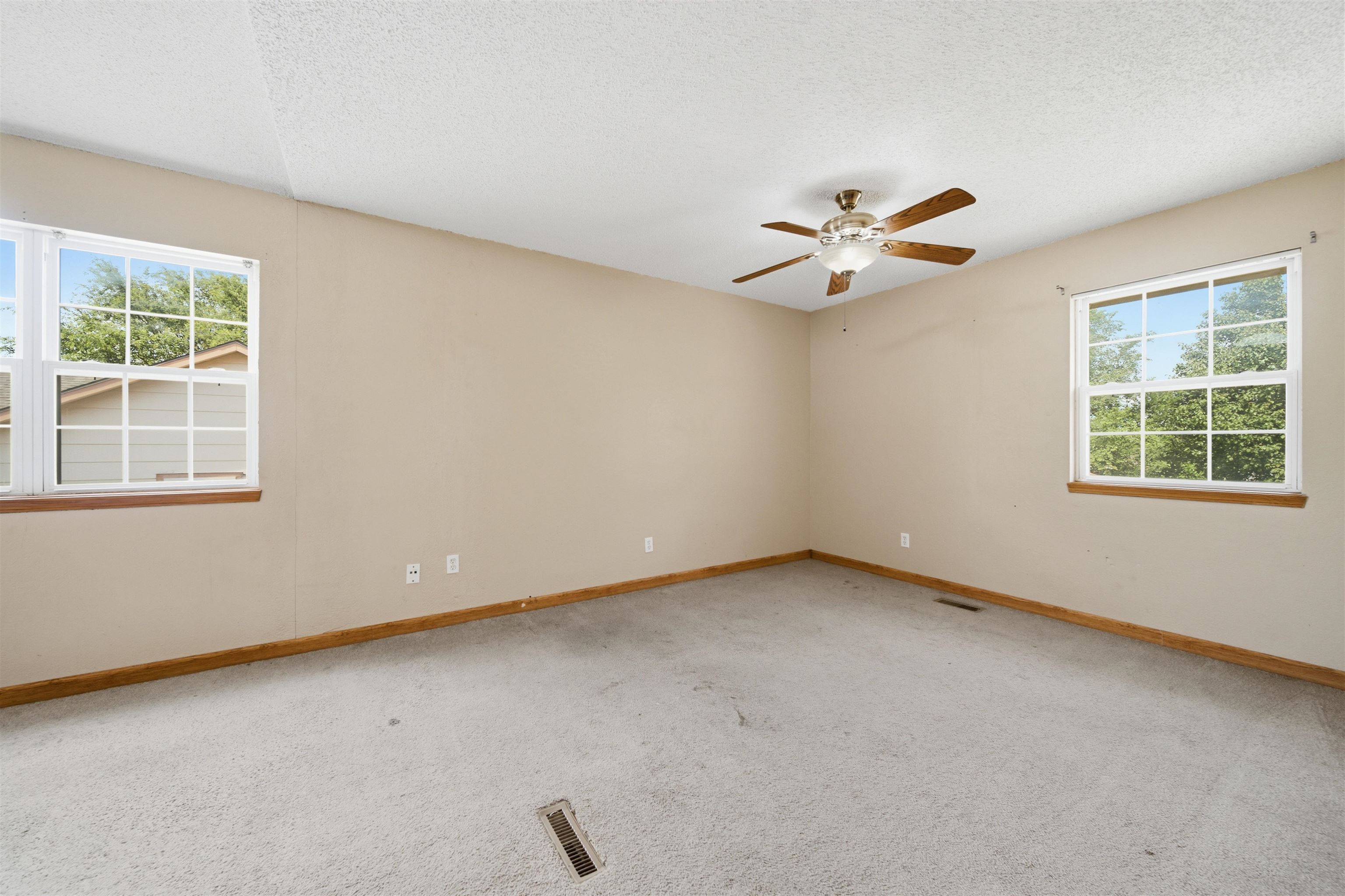 1942 S Chateau St Property Photo 11
