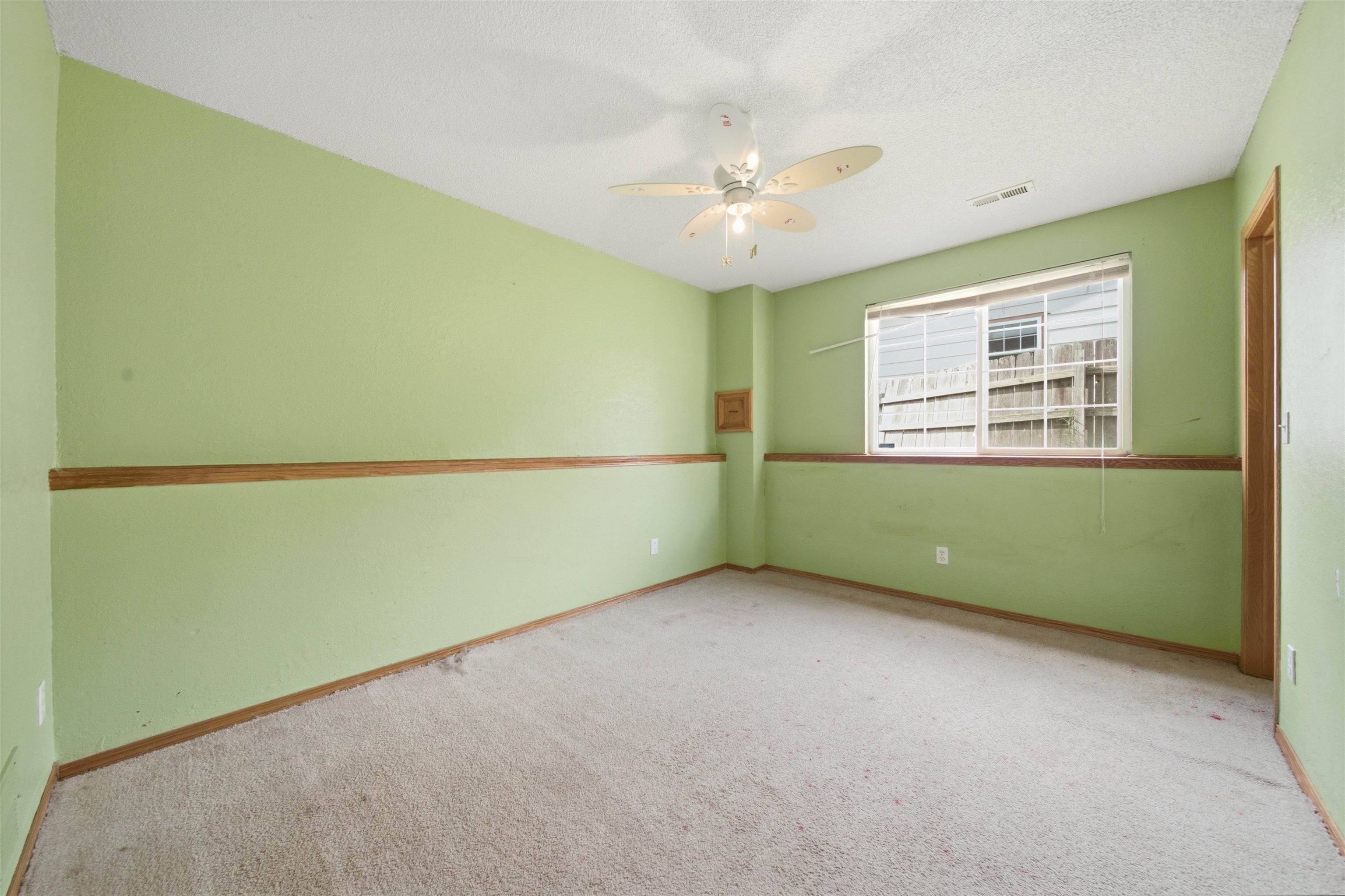 1942 S Chateau St Property Photo 23