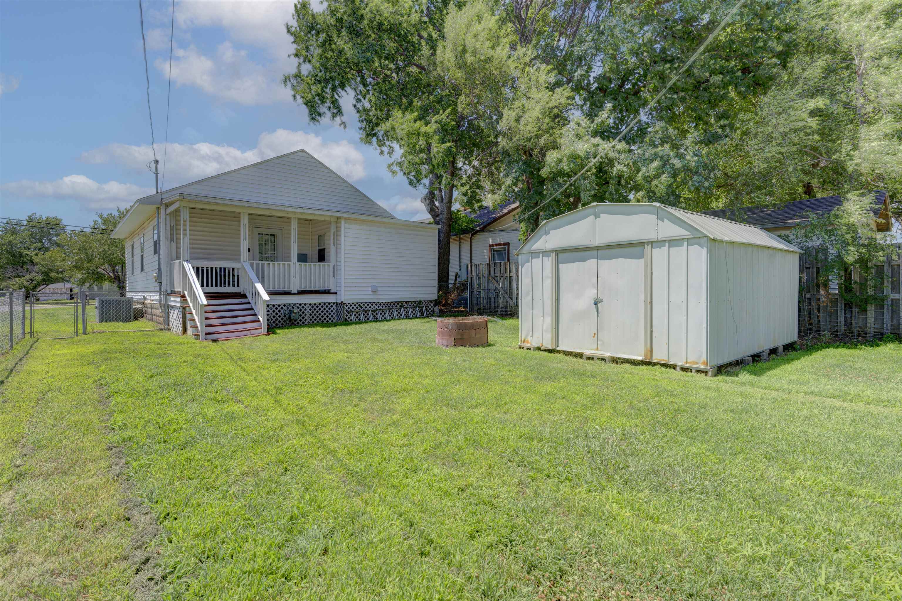 1326 S Summit St Property Photo 15