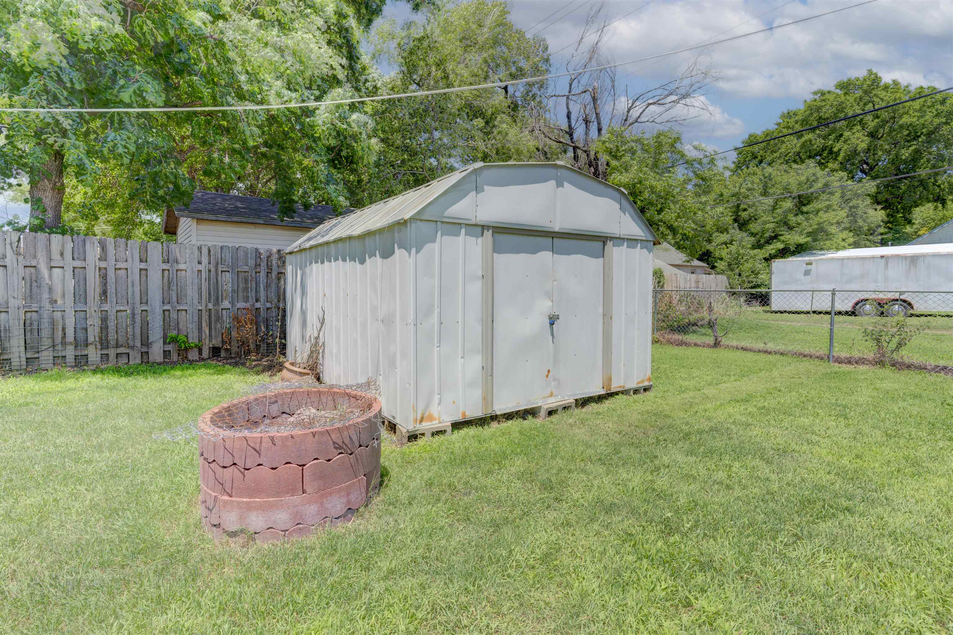 1326 S Summit St Property Photo 16