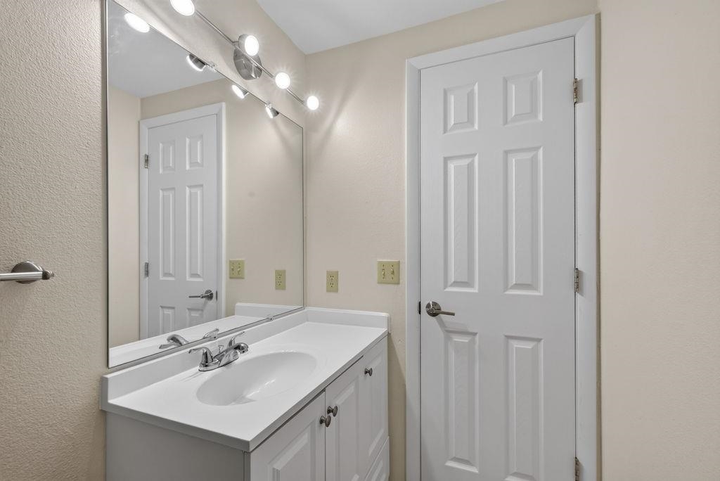 2405 S Capri Property Photo 21