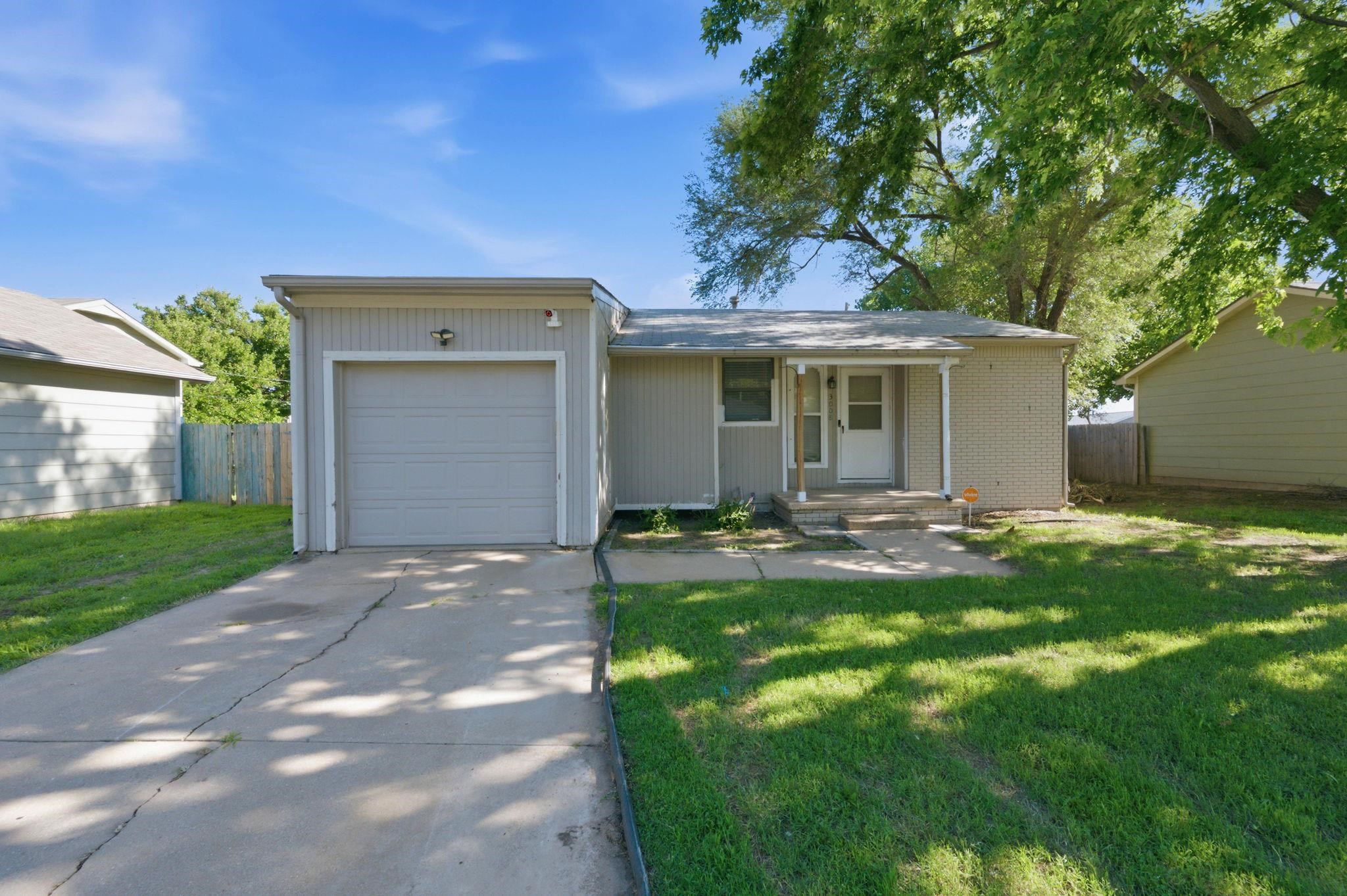 3008 W Maxwell Property Photo 1