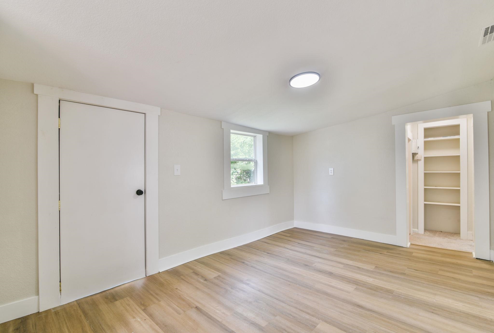 221 E 2nd Property Photo 9