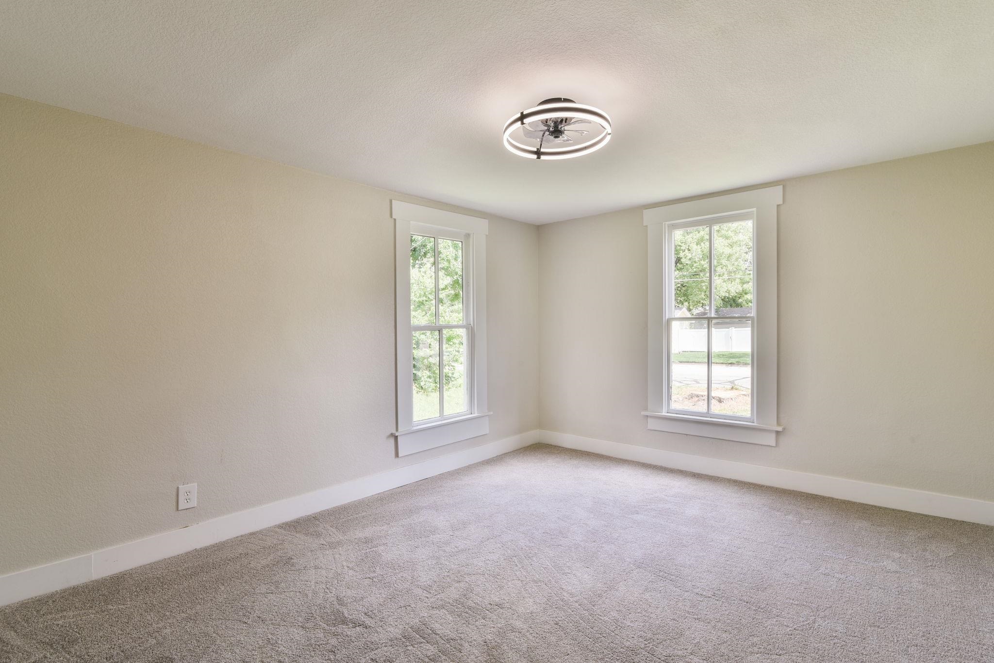 221 E 2nd Property Photo 17