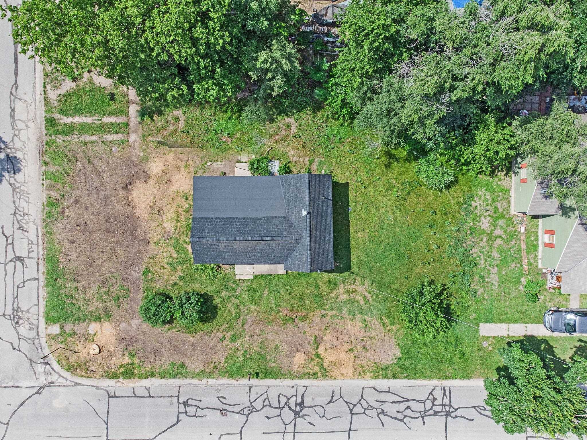 221 E 2nd Property Photo 30