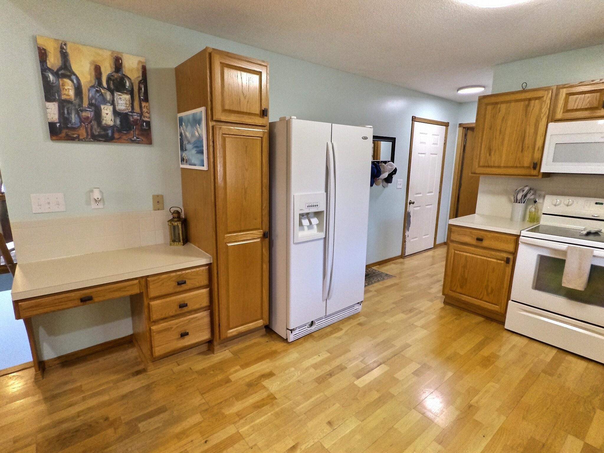 215 E Prather St Property Photo 6