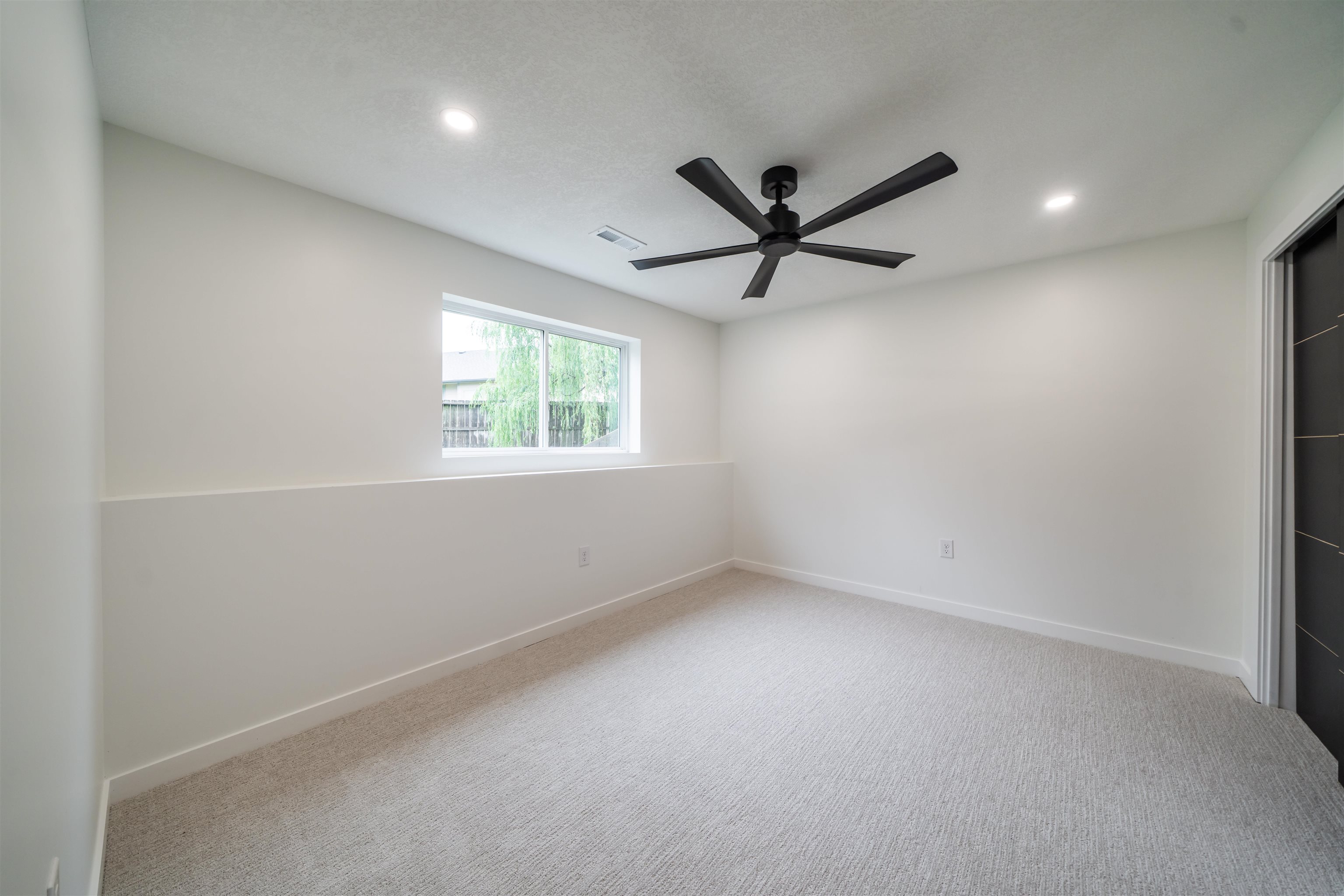 9501 E Stafford Ct Property Photo 27
