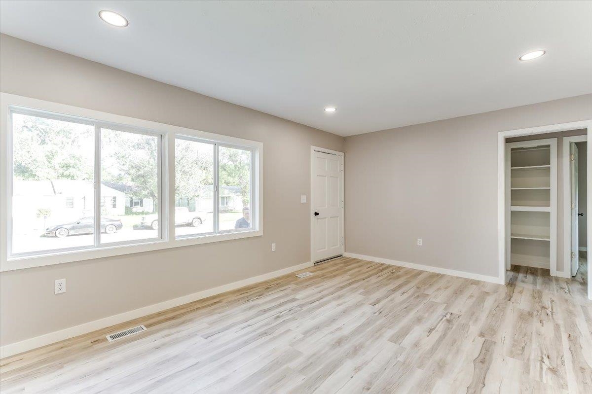 1727 N Northeast Parkway Property Photo 5