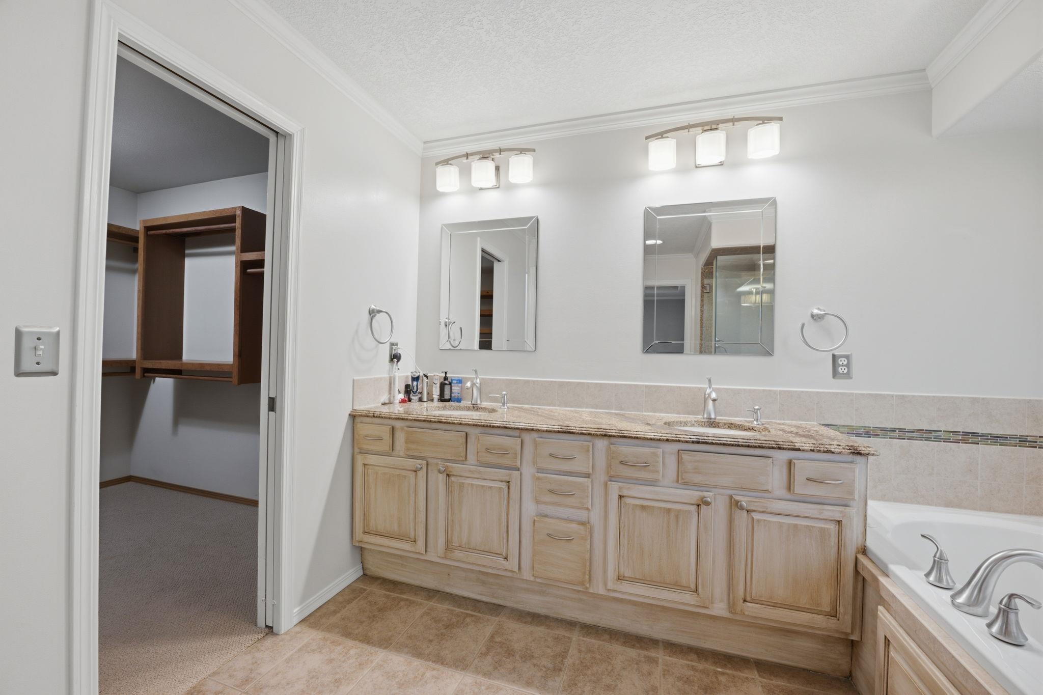 1362 N Hickory Creek Property Photo 14