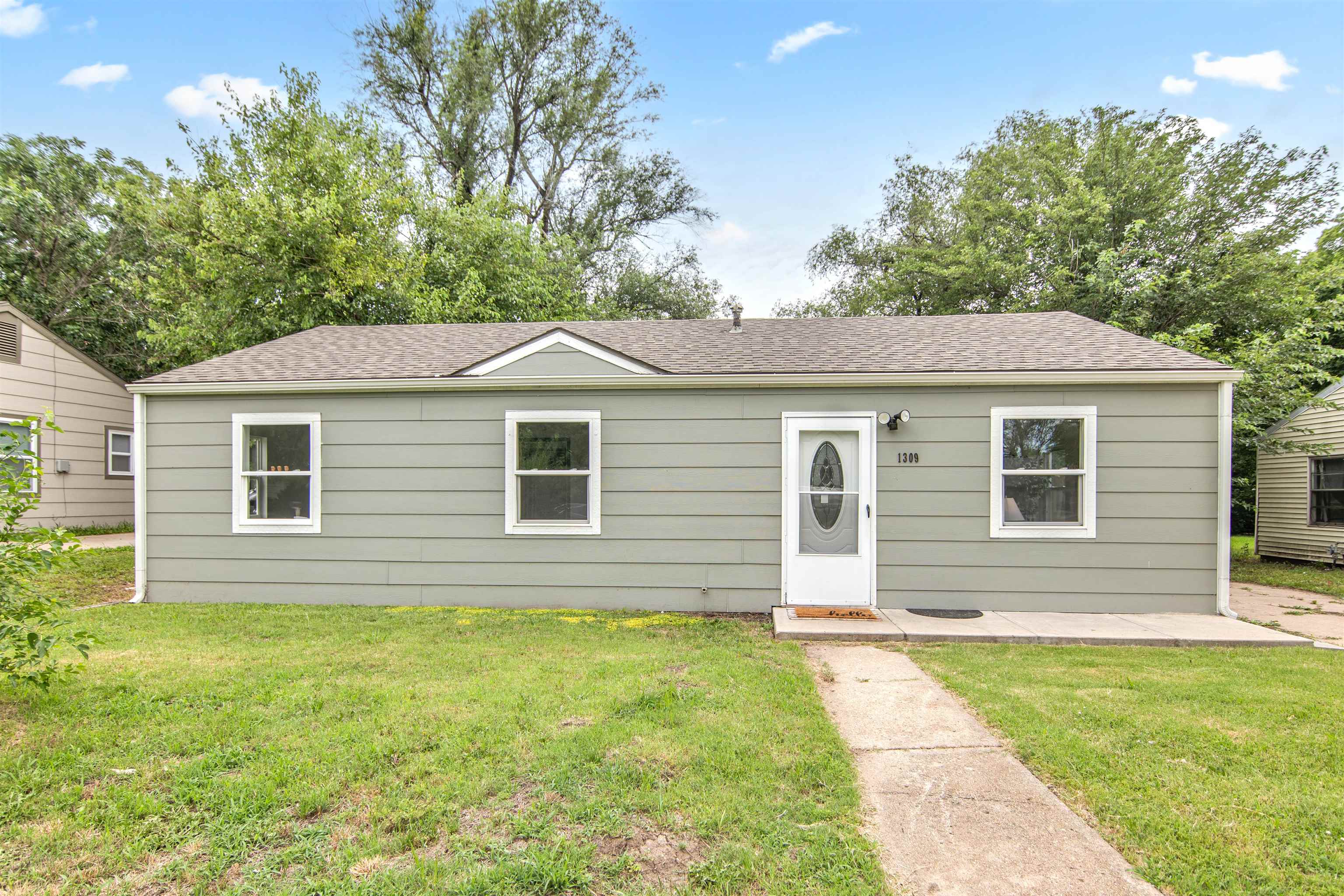 1309 E Charleston Dr Property Photo 1