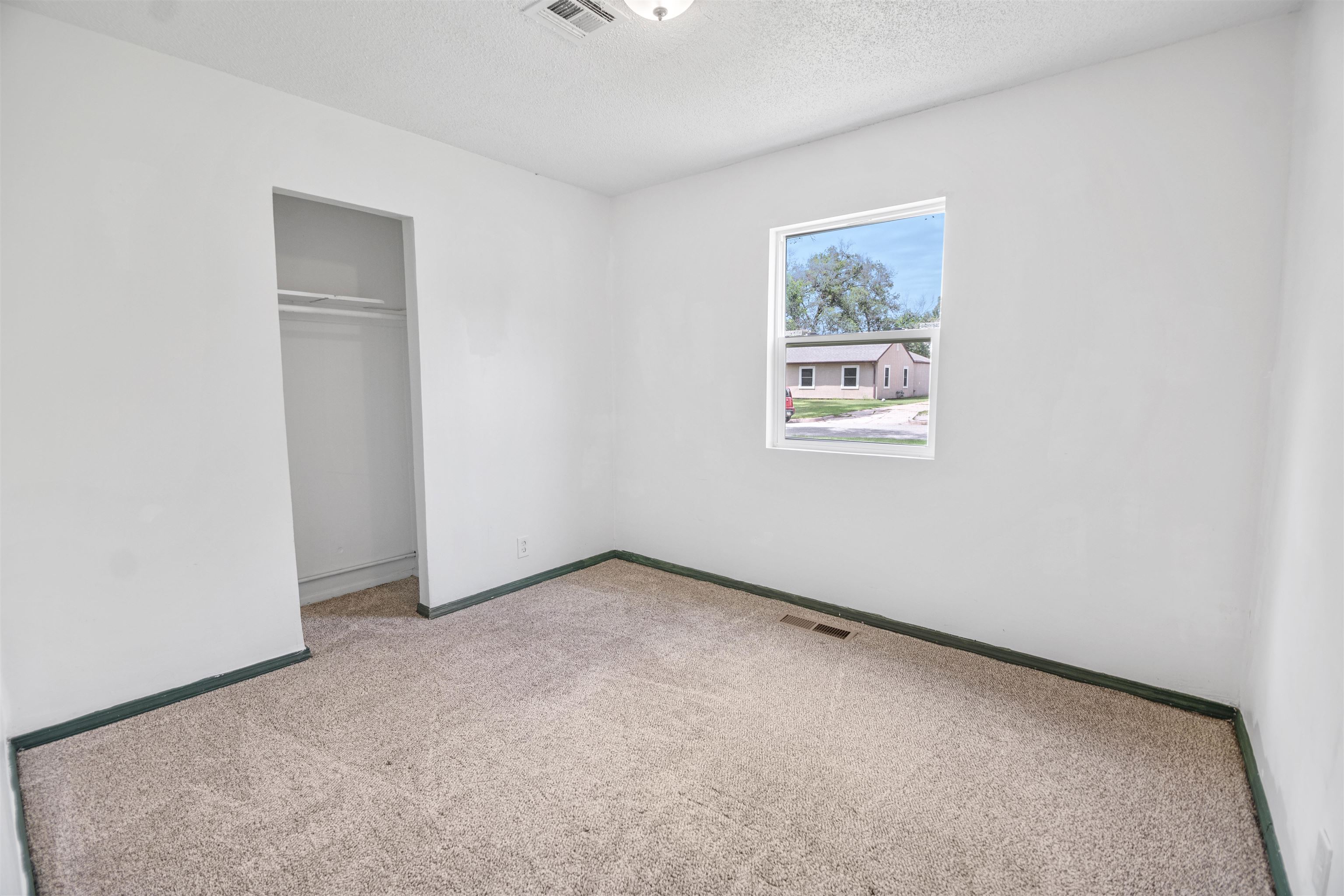 1309 E Charleston Dr Property Photo 11