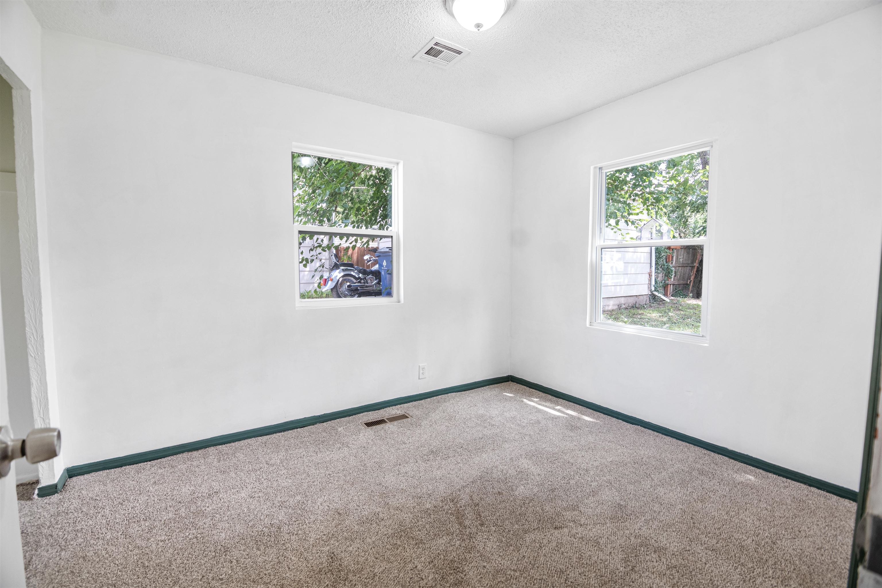 1309 E Charleston Dr Property Photo 12