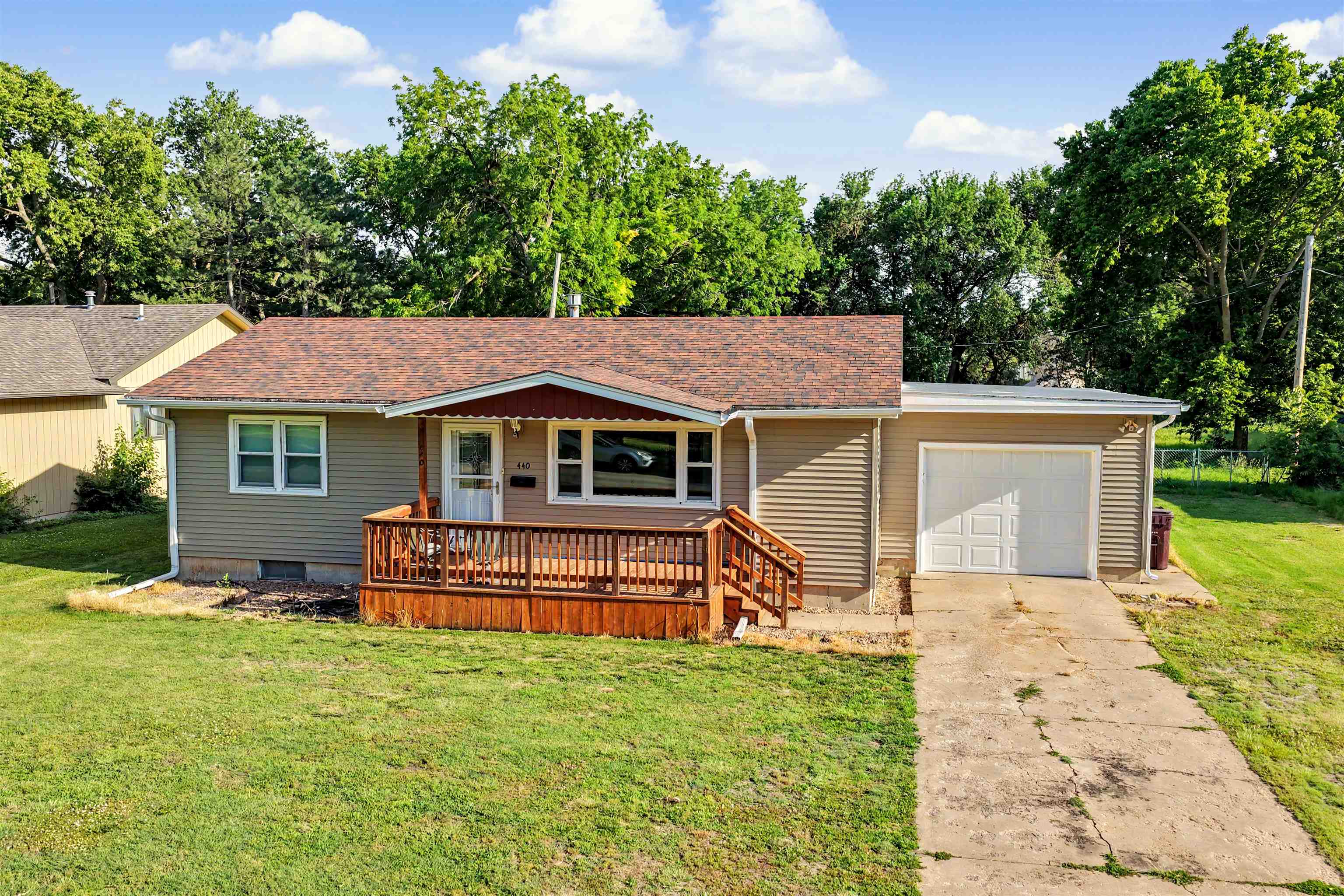 440 E Lincoln St. Property Photo 1