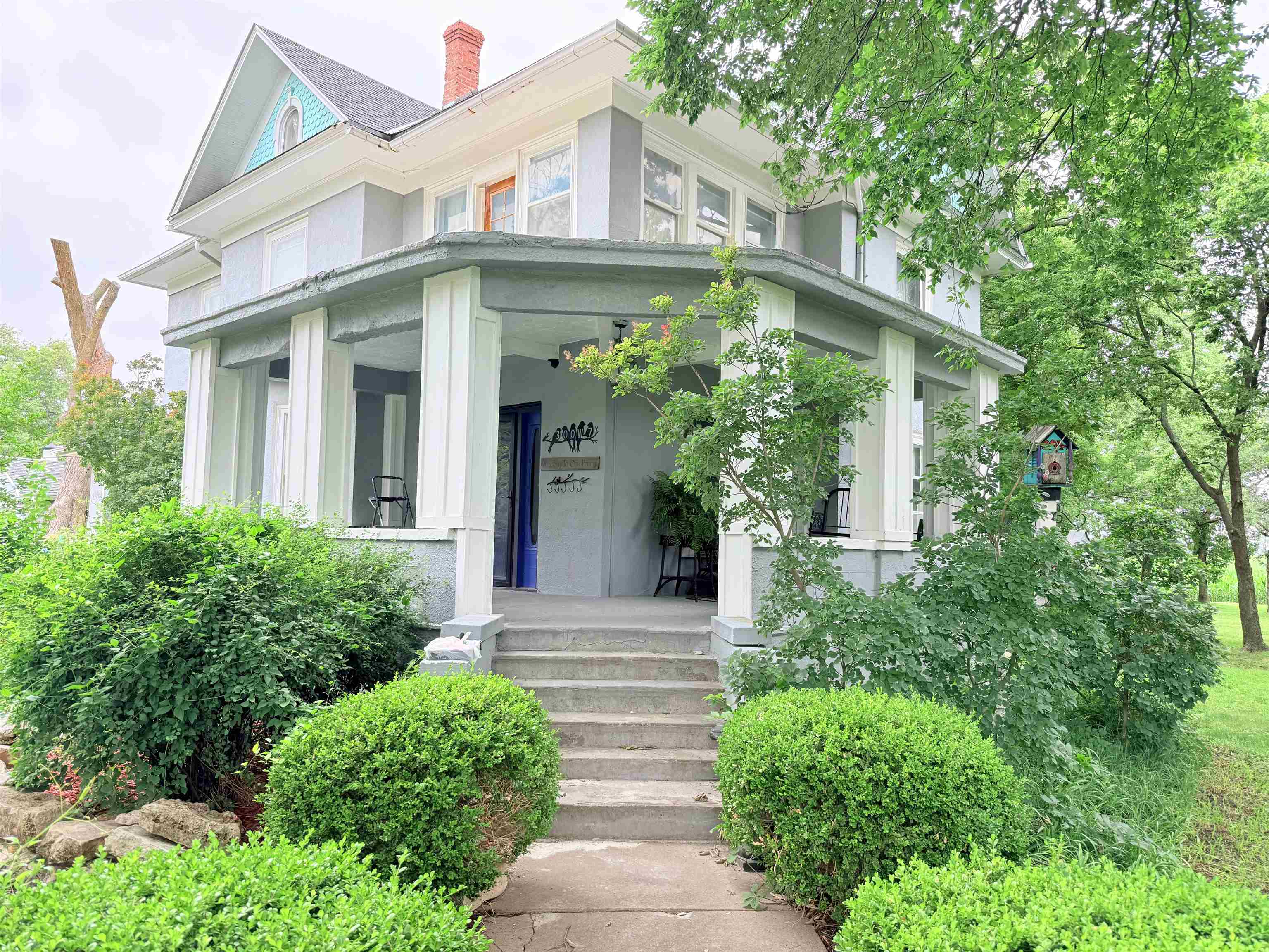 300 W 7th