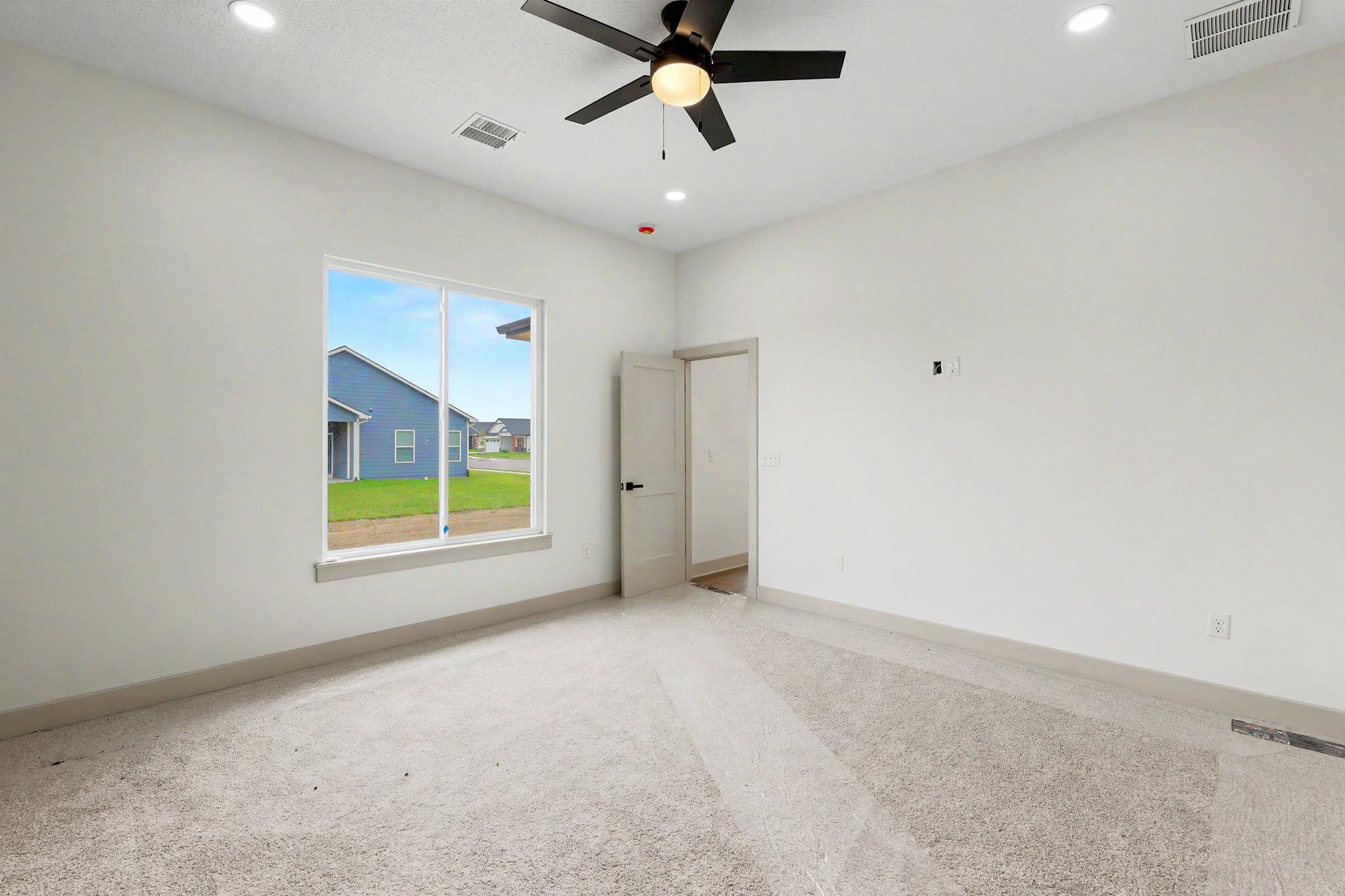 336 S Buckland St Property Photo 25