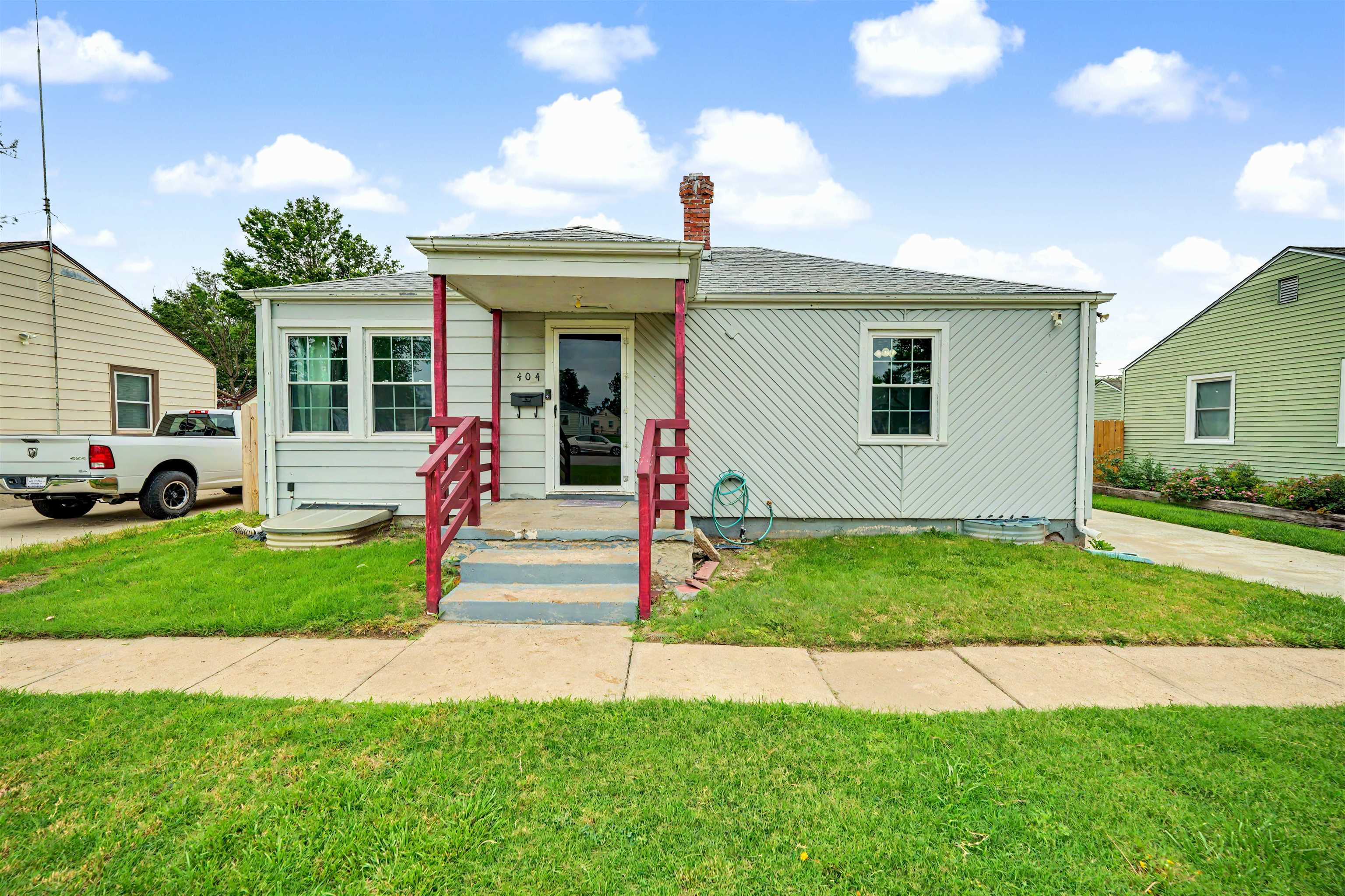 404 E Claflin Ave Property Photo 1
