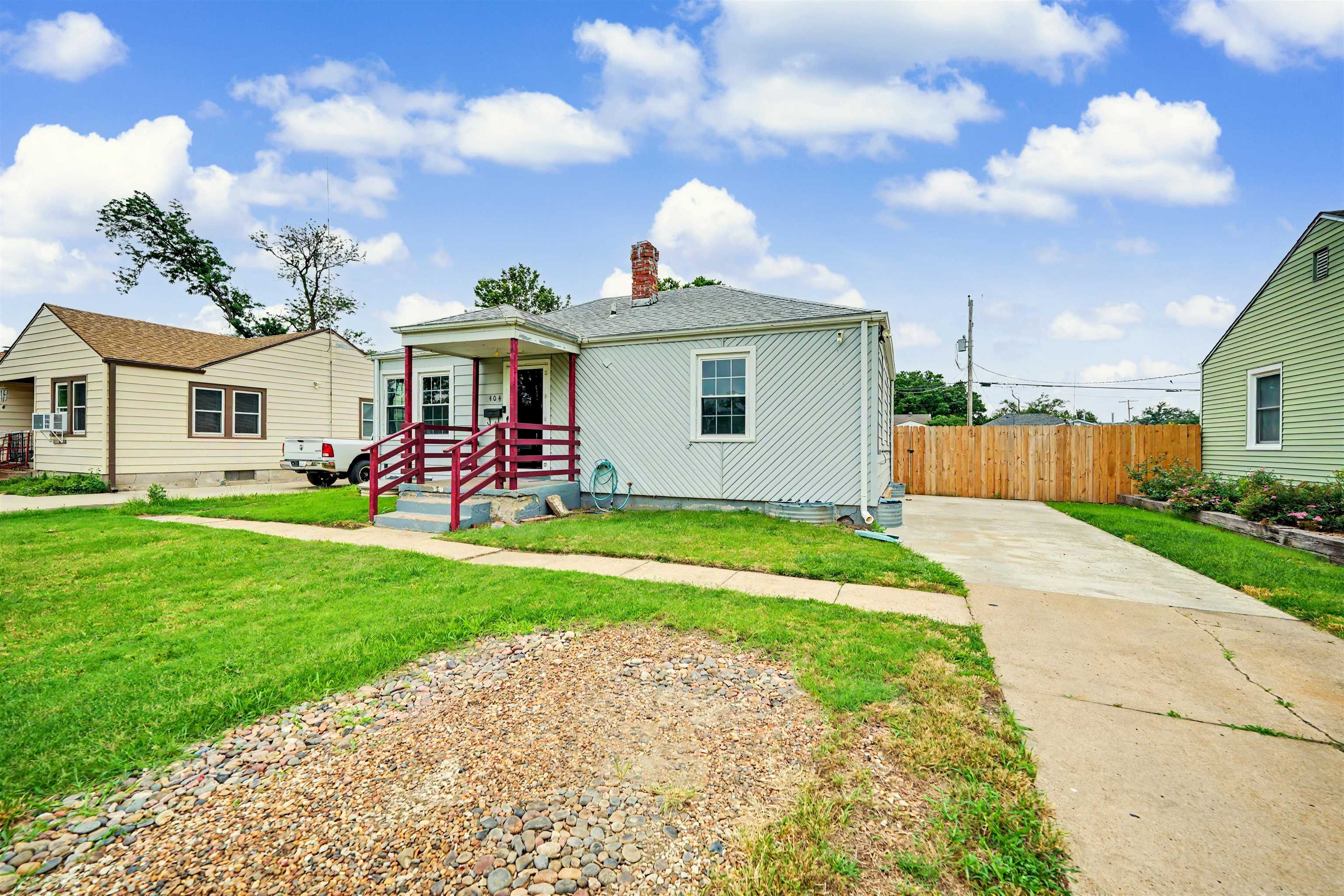 404 E Claflin Ave Property Photo 2