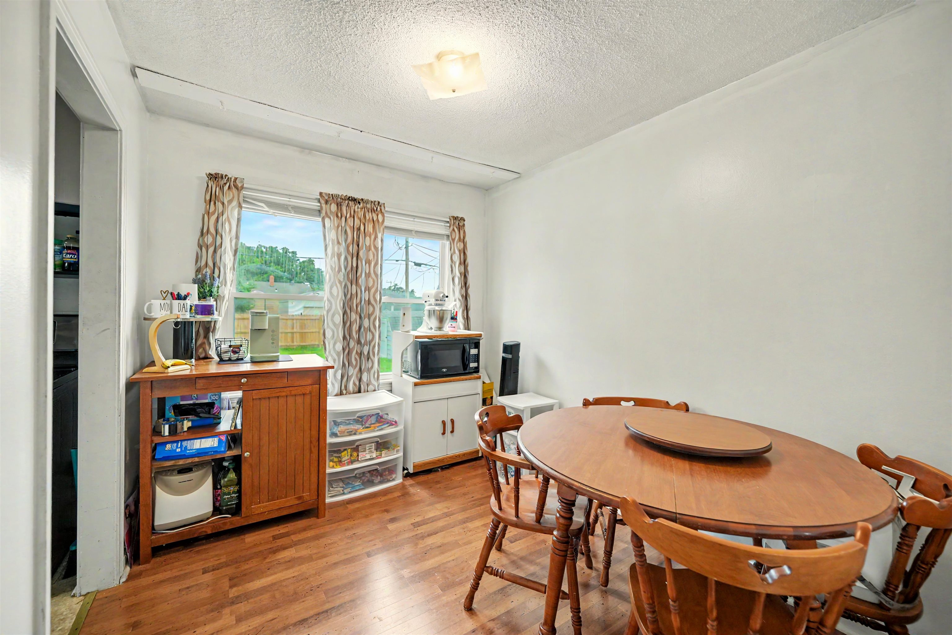 404 E Claflin Ave Property Photo 5