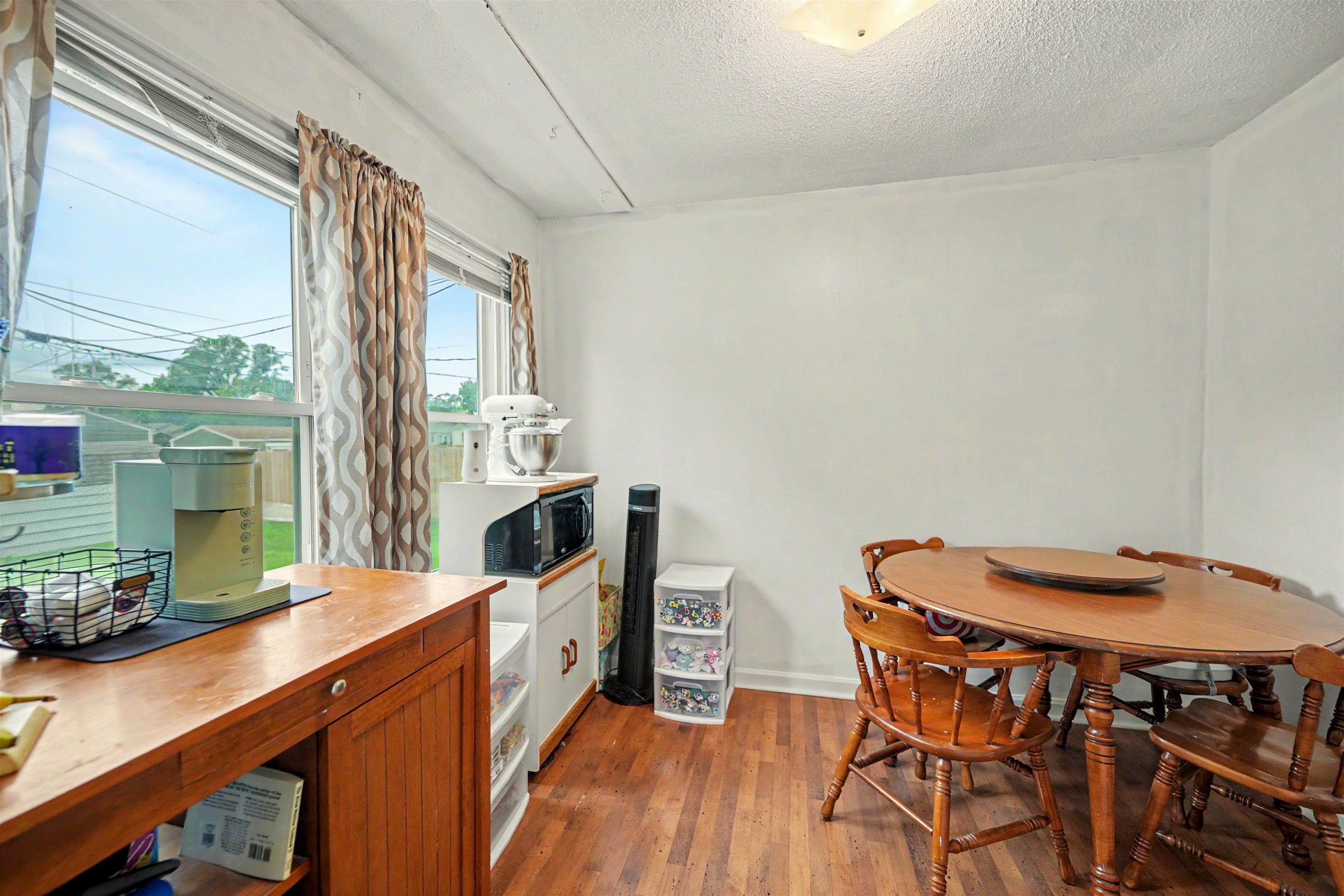 404 E Claflin Ave Property Photo 6