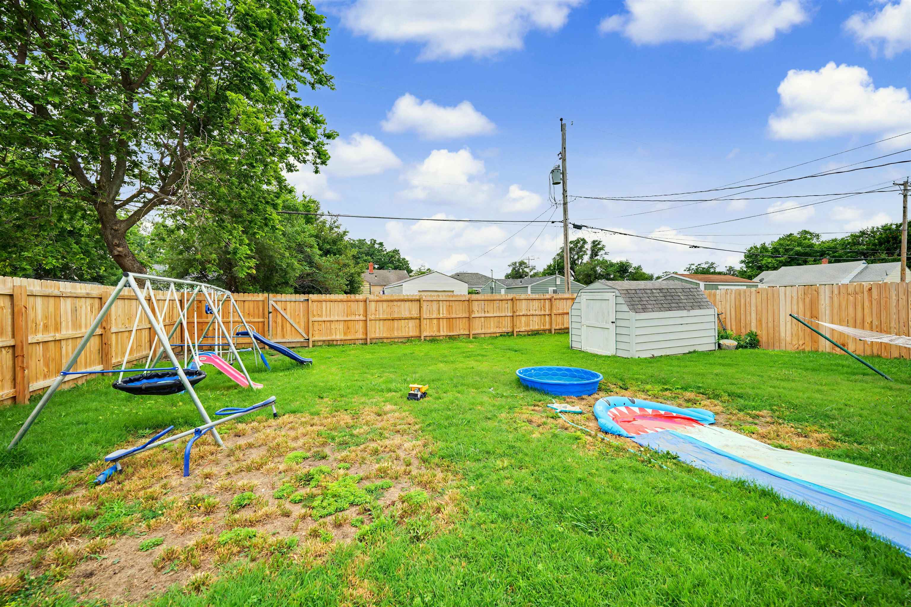 404 E Claflin Ave Property Photo 16
