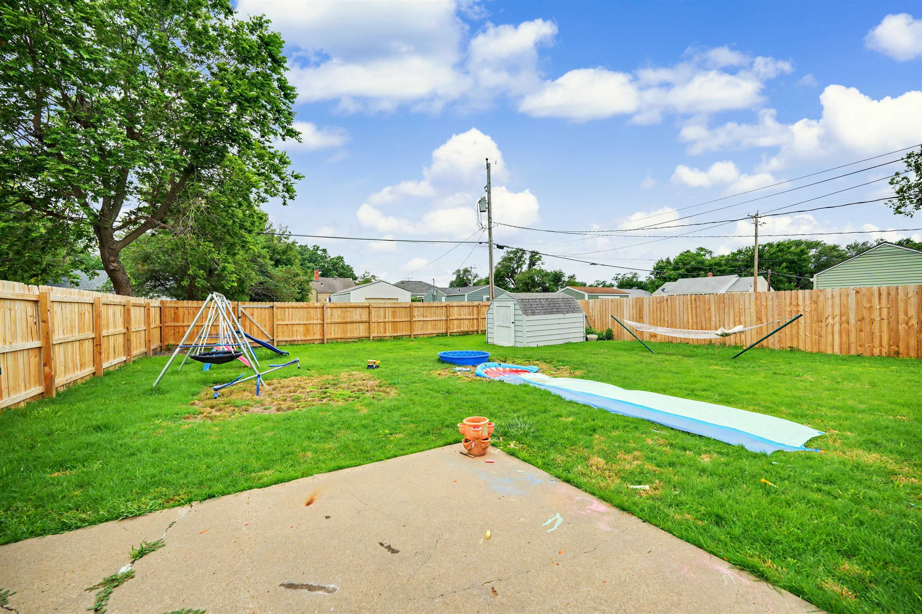 404 E Claflin Ave Property Photo 17