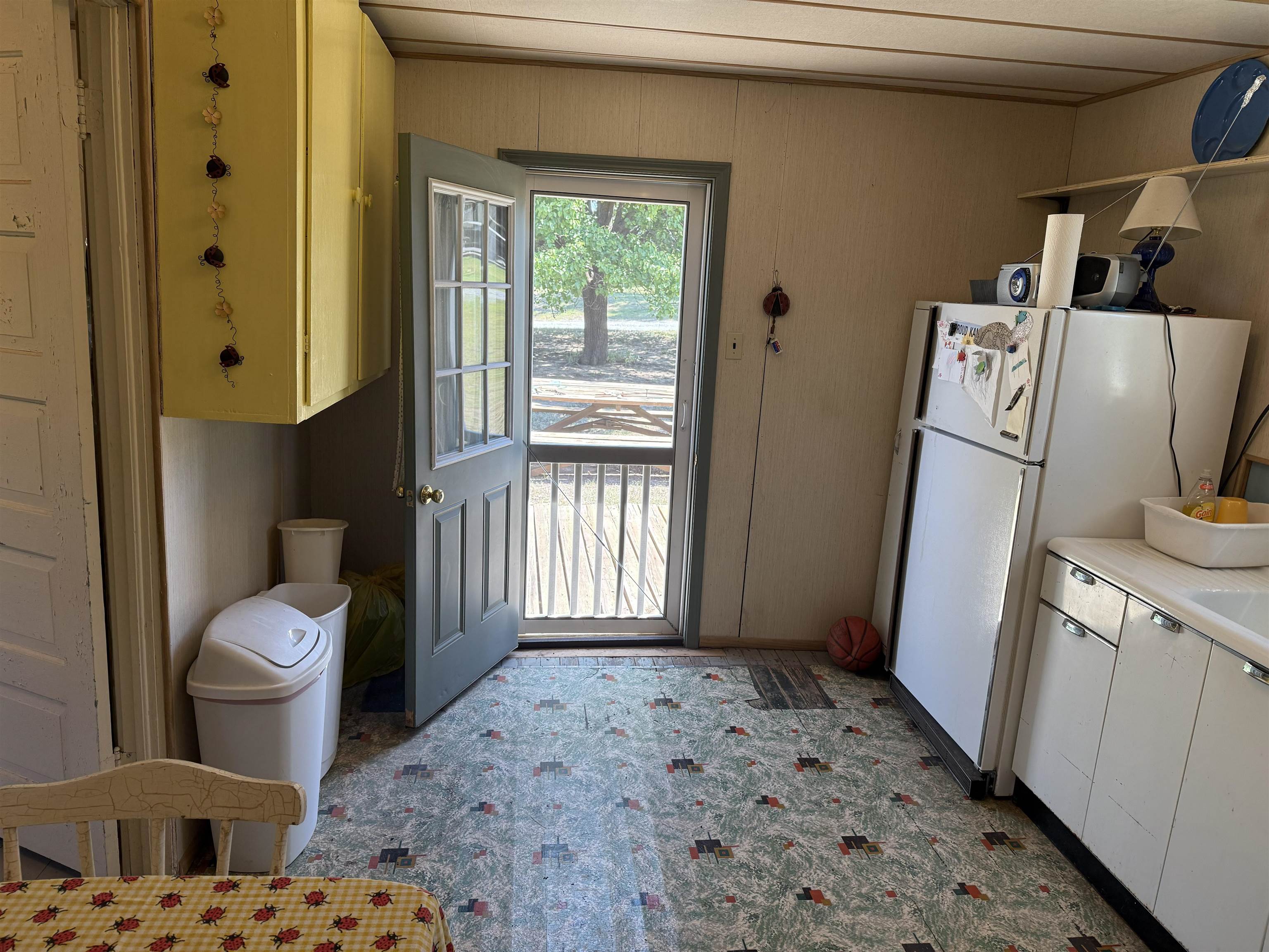 250 Ne Hummingbird Property Photo 2