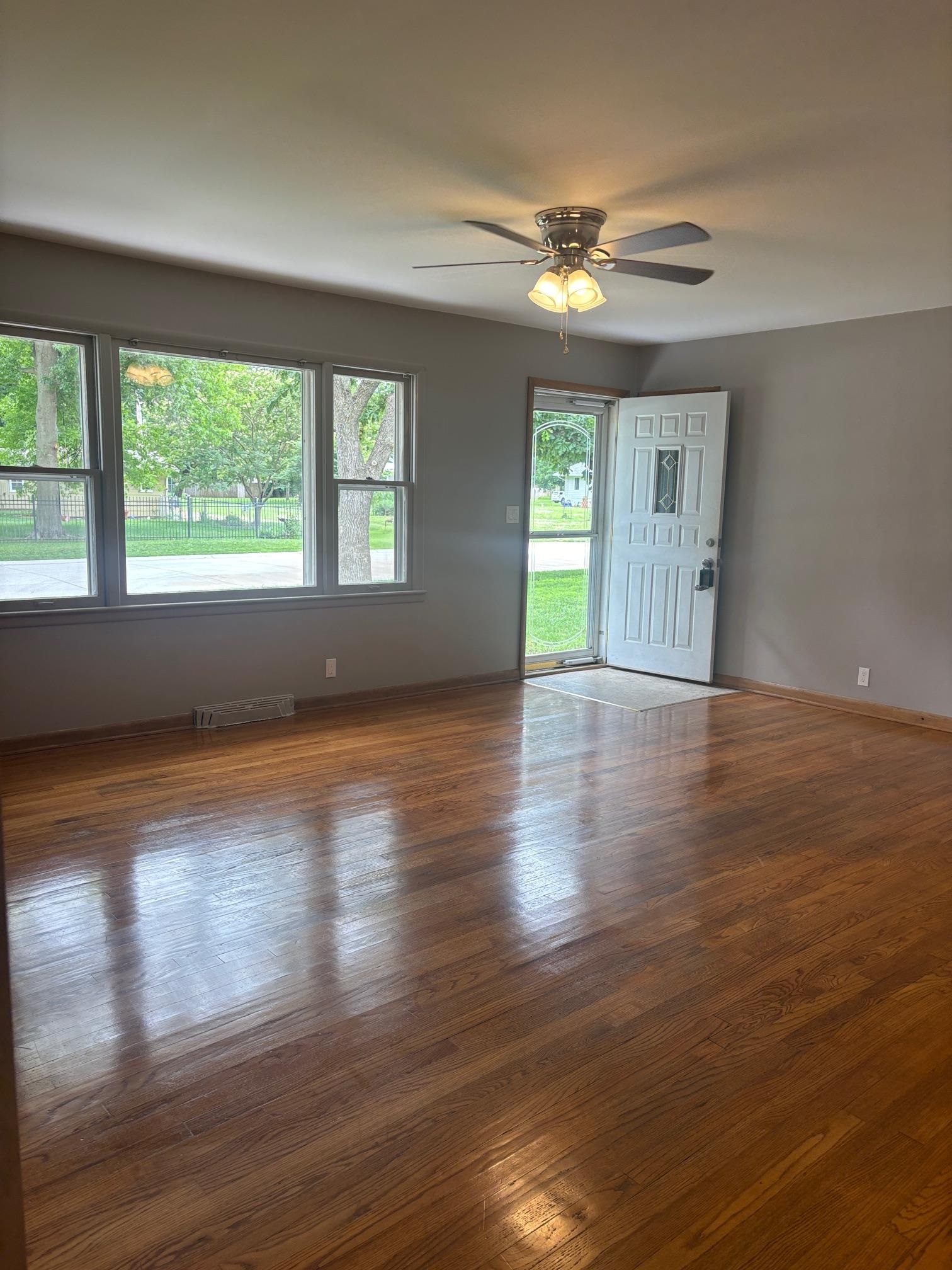 120 E 9th Property Photo 2