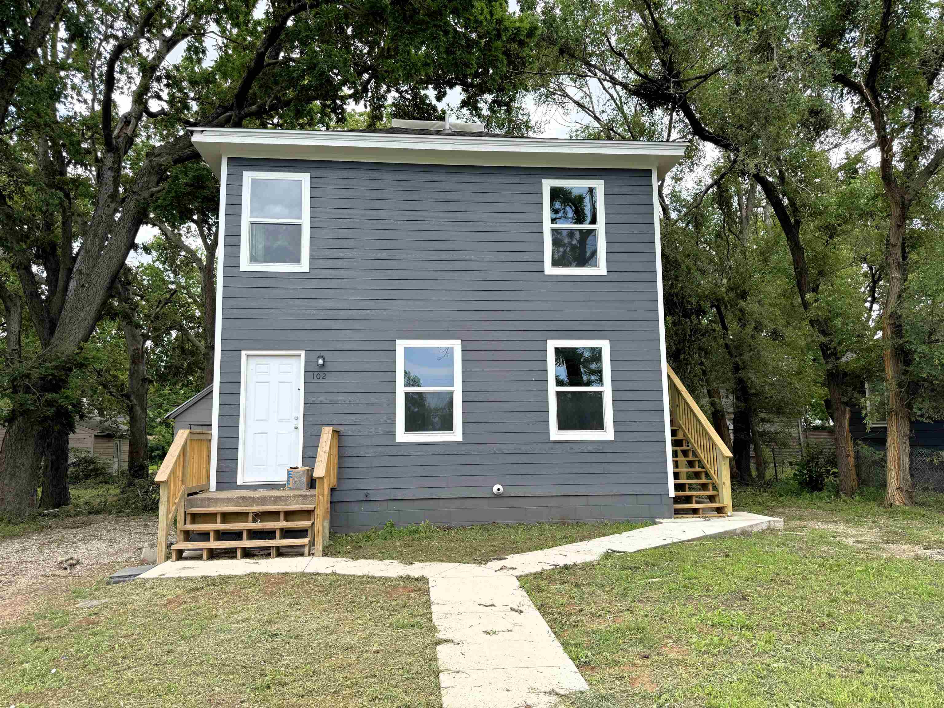 102 & 102 1/2 N West Pl Property Photo 1