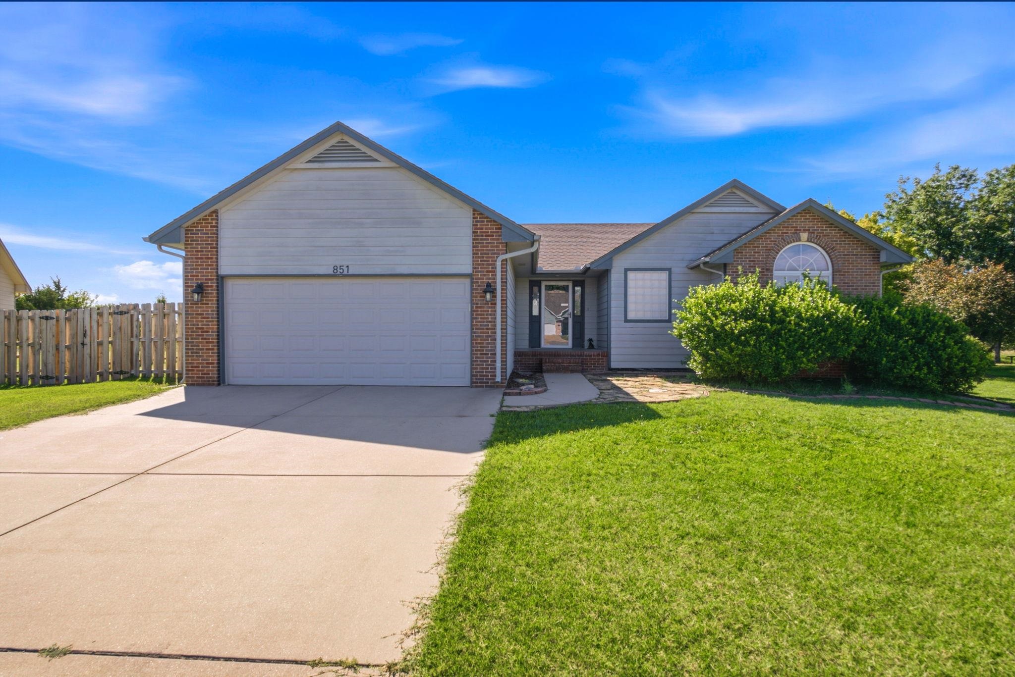 851 Meadowlark Ln Property Photo 2