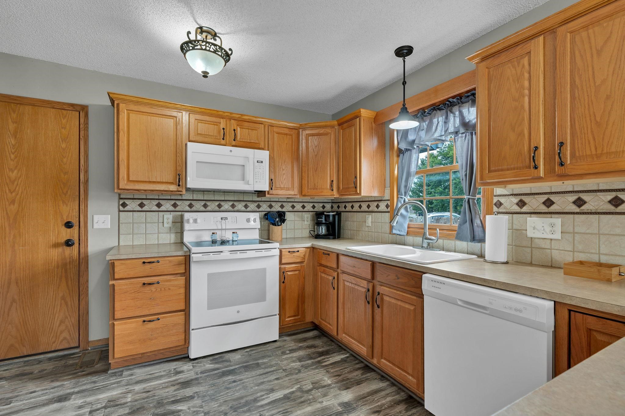 851 Meadowlark Ln Property Photo 12