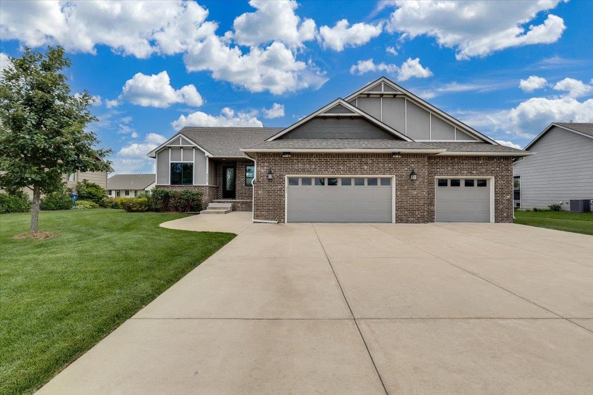 3513 N Bluestem Property Photo 2